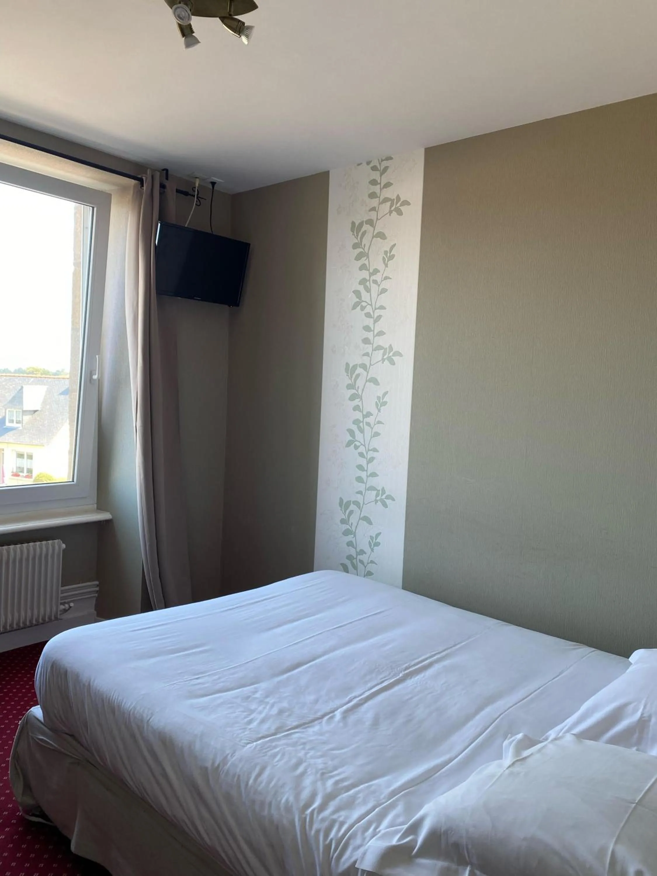 Bed in Hotel Restaurant Le Phare