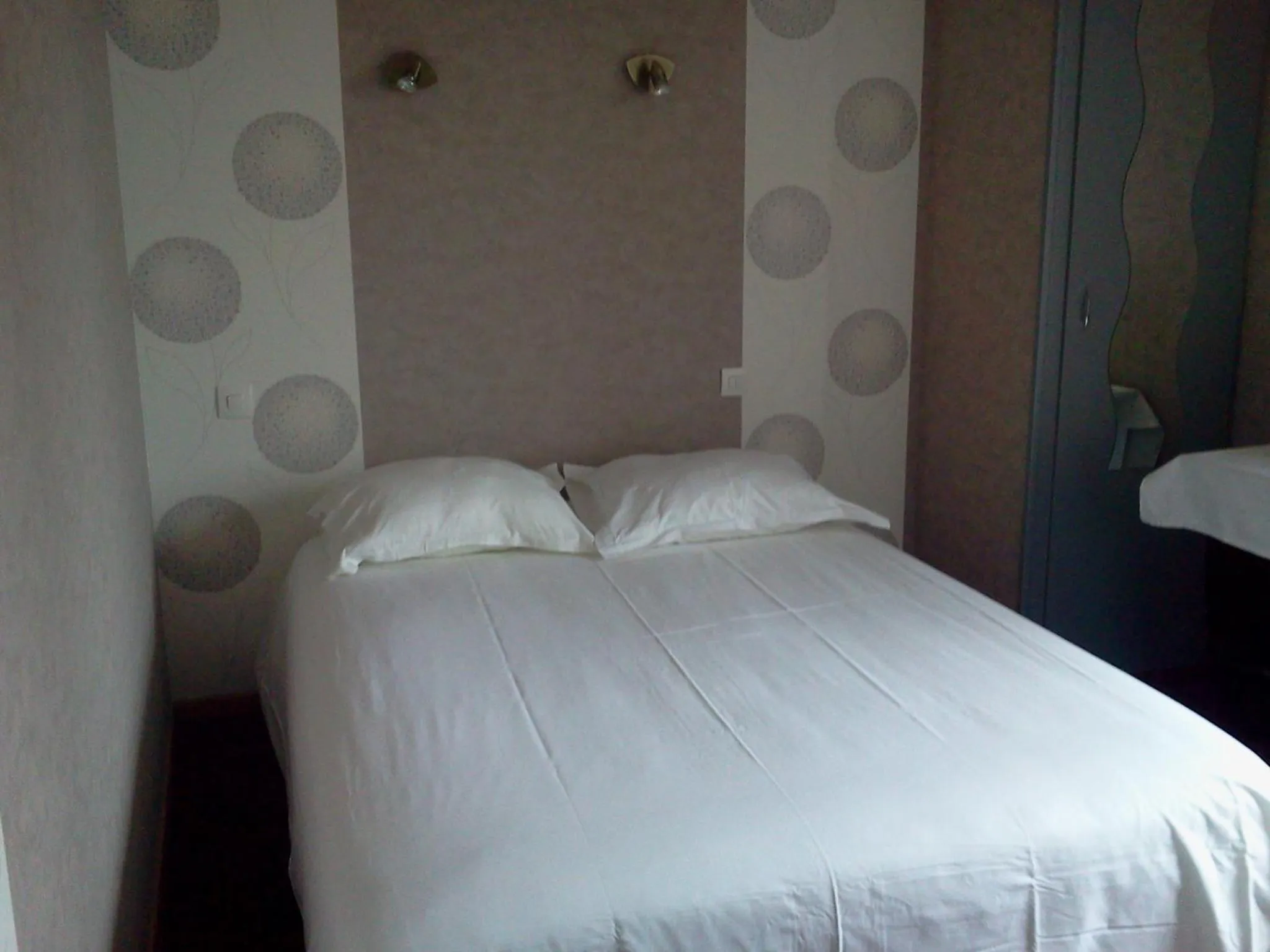 Bed in Hotel Restaurant Le Phare