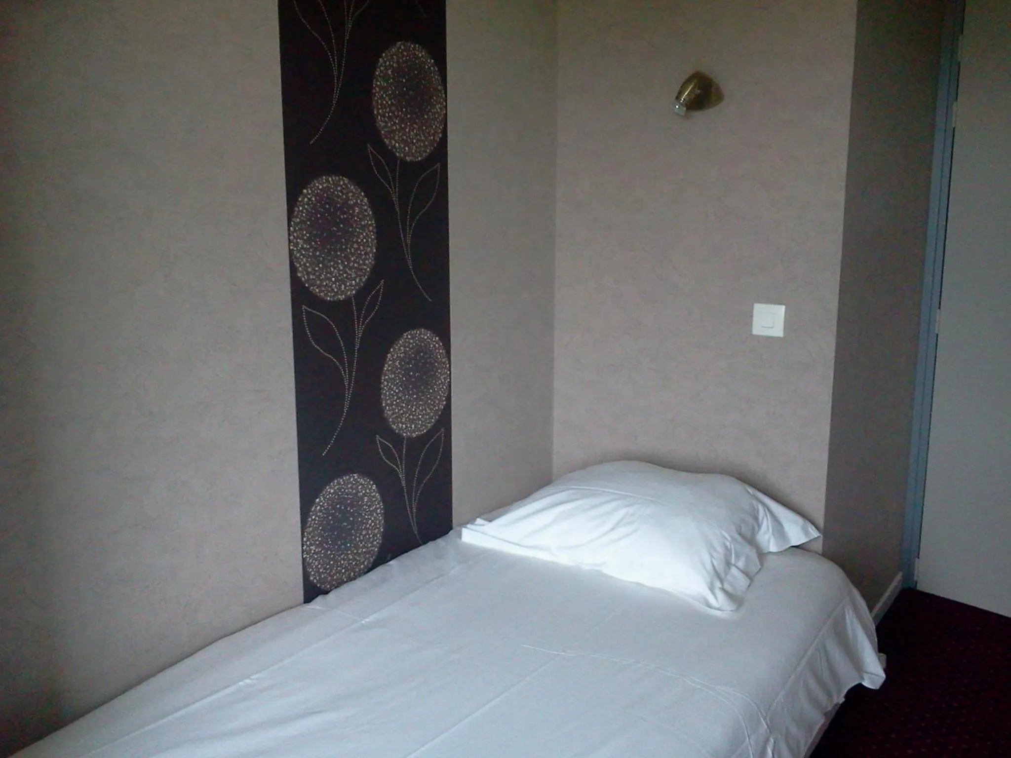 Bed in Hotel Restaurant Le Phare