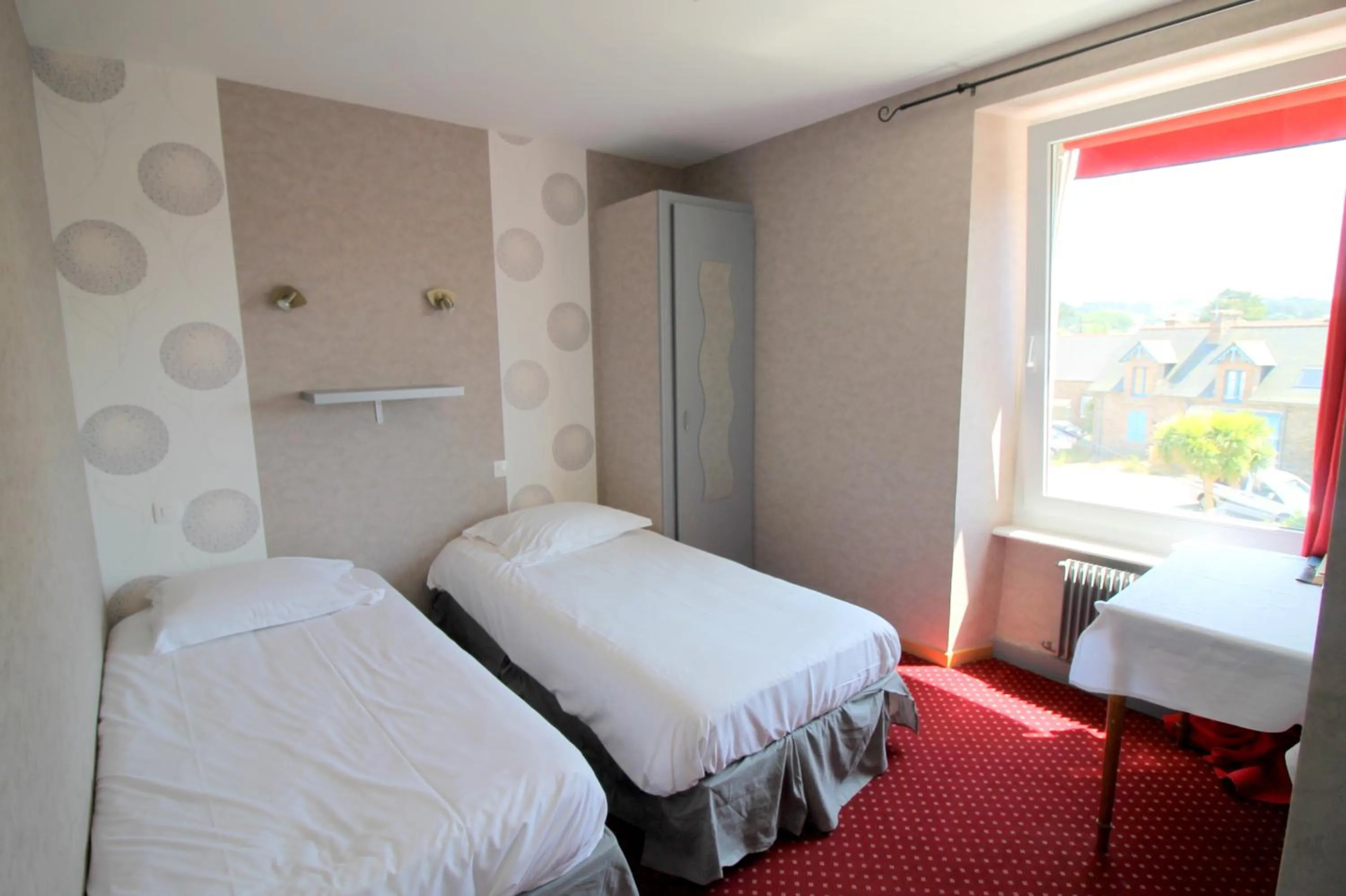 Bed in Hotel Restaurant Le Phare