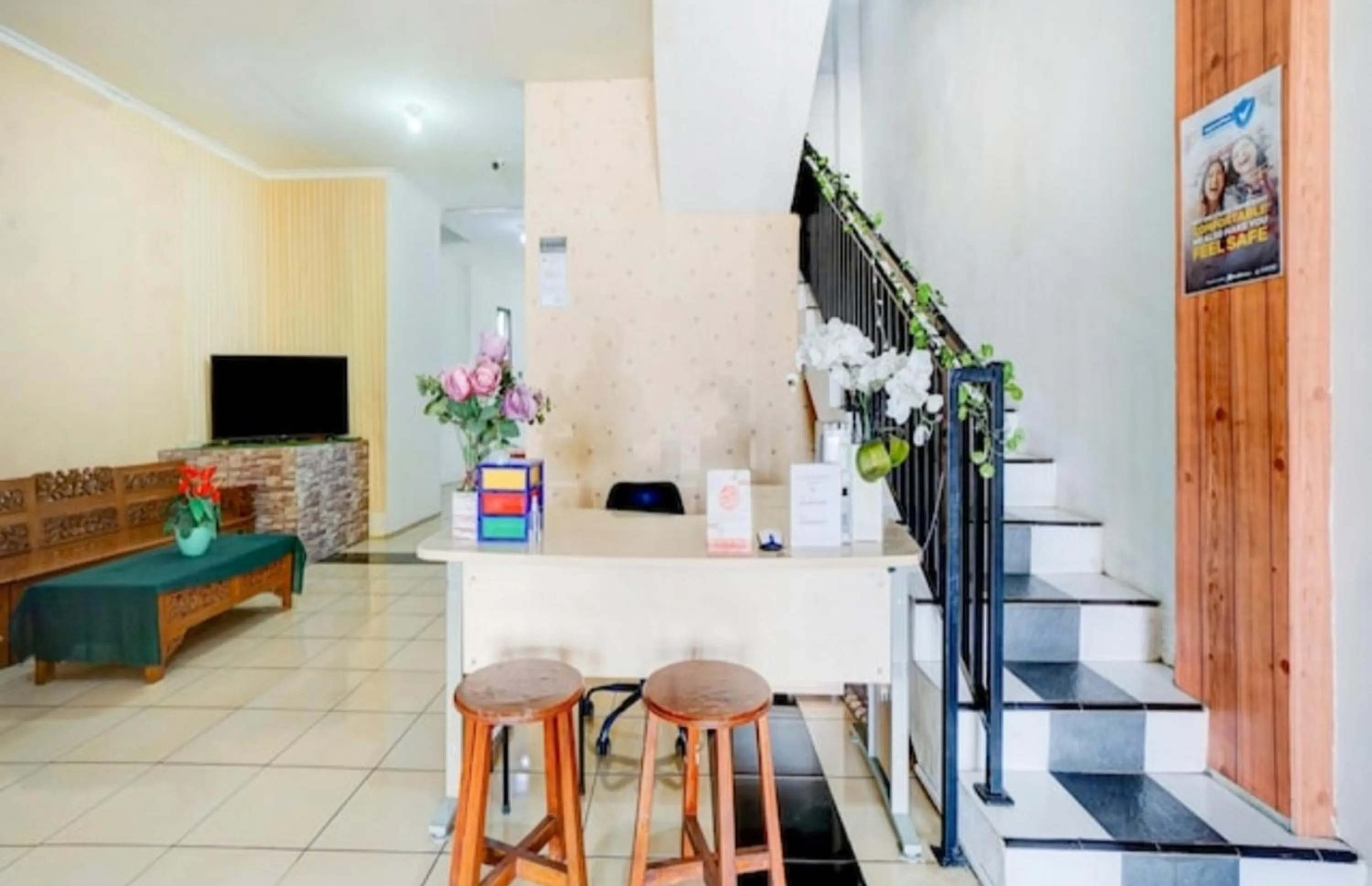 Lobby or reception in RedDoorz near Plaza Araya Malang