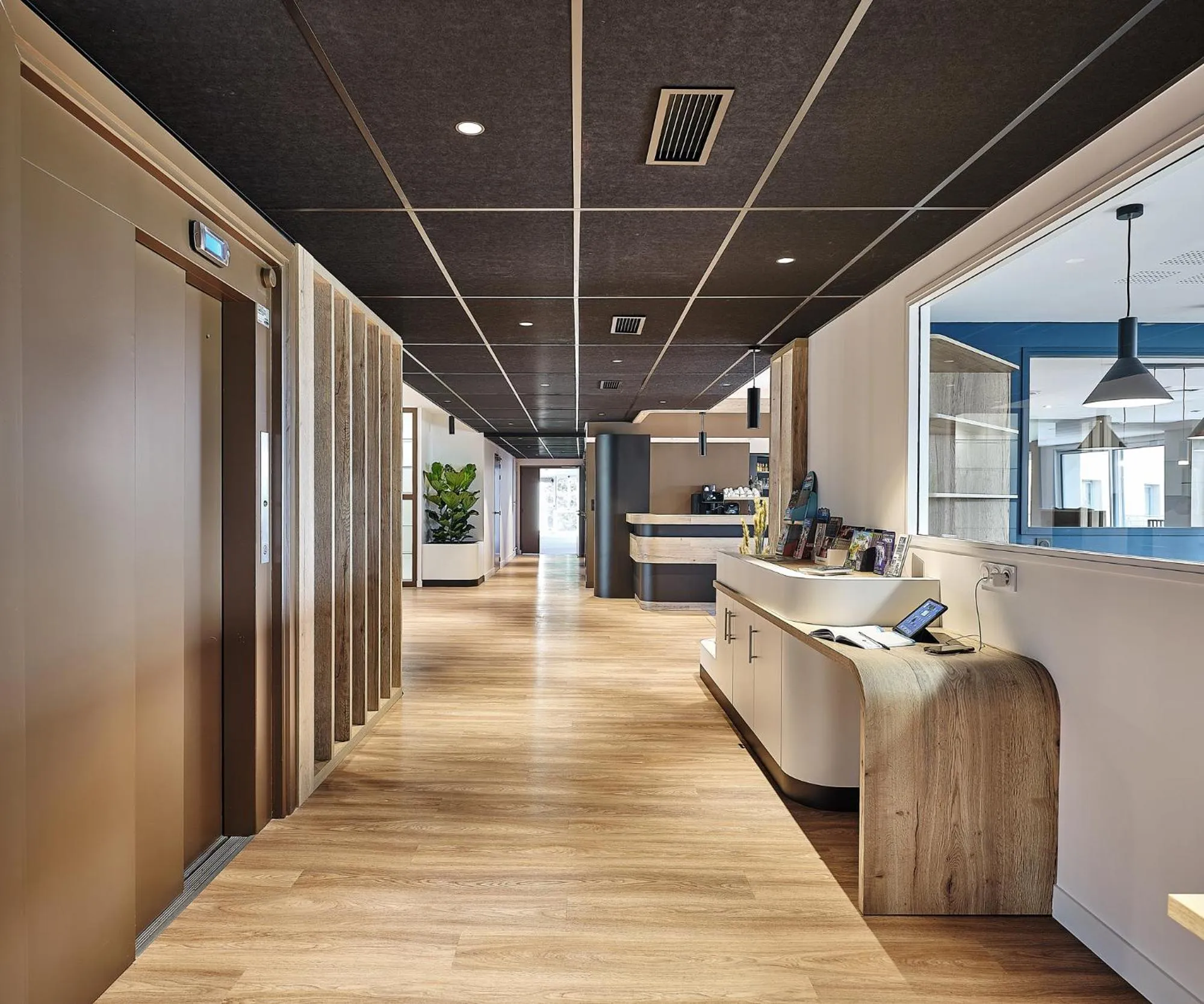 Lobby or reception in Logis Hôtel Restaurant Aloe