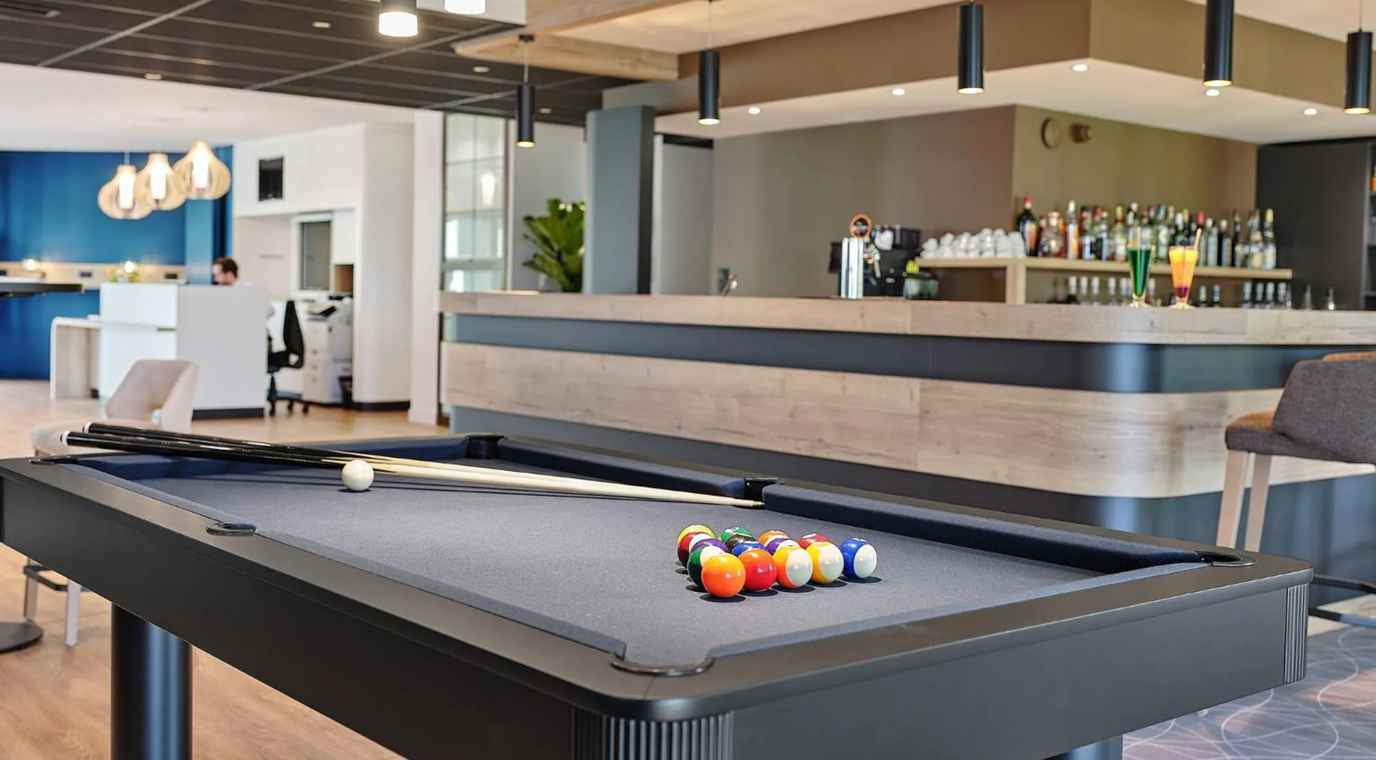 Billiard in Logis Hôtel Restaurant Aloe
