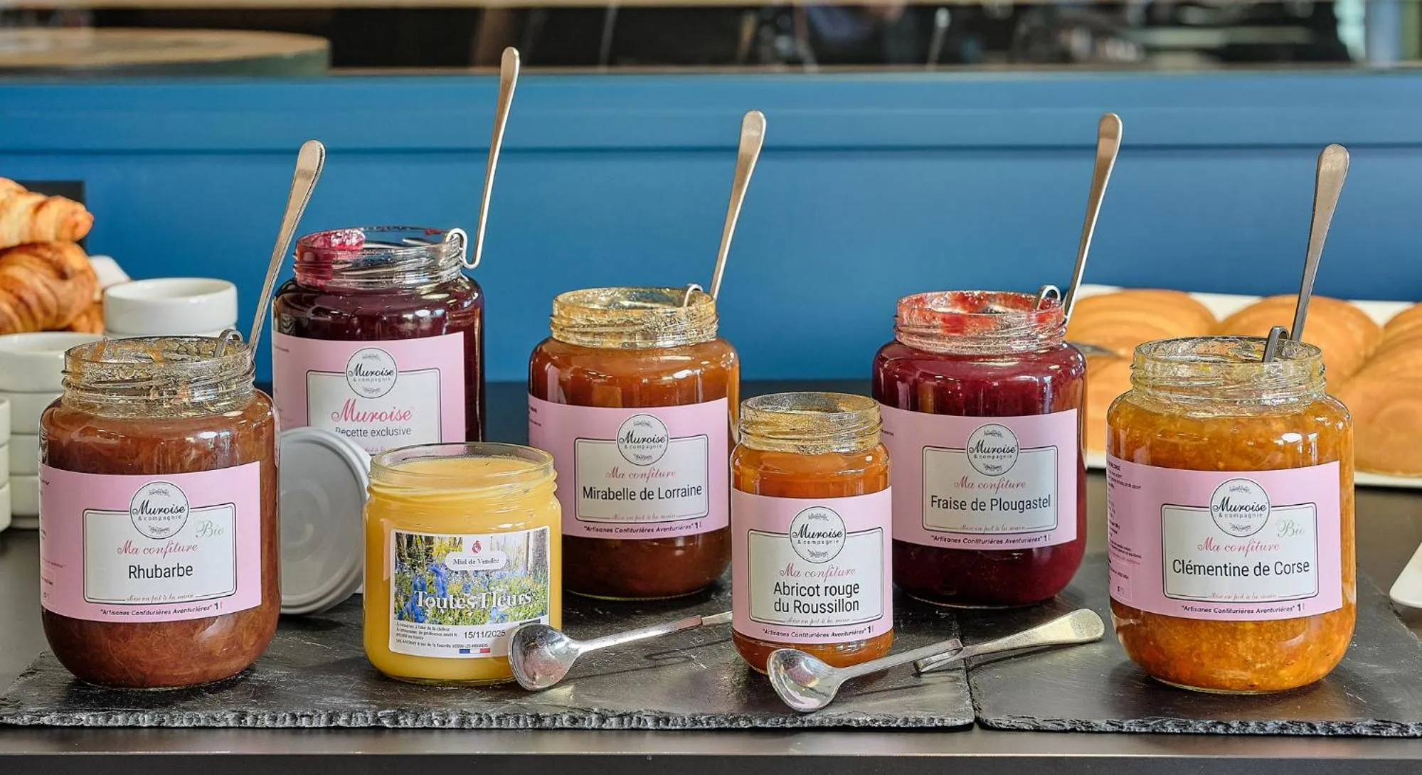 Breakfast in Logis Hôtel Restaurant Aloe