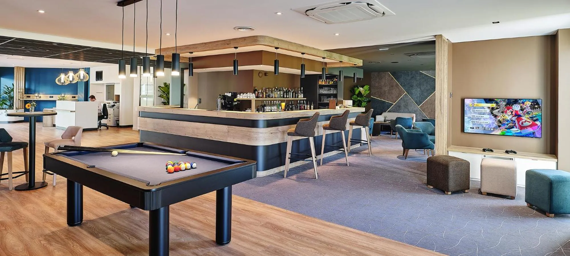 Billiard in Logis Hôtel Restaurant Aloe