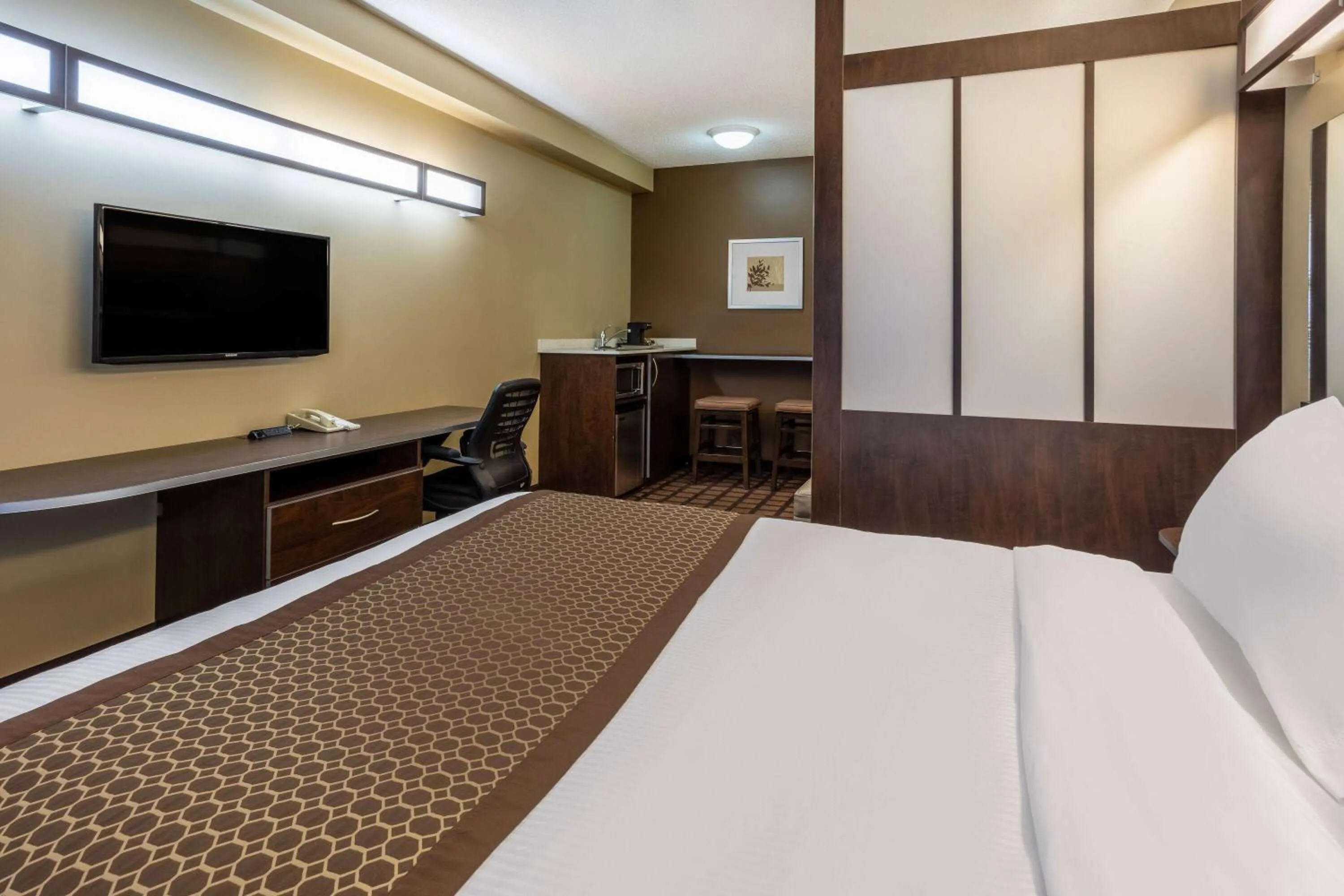 Photo of the whole room, Bed in Microtel Inn & Suites by Wyndham - Timmins