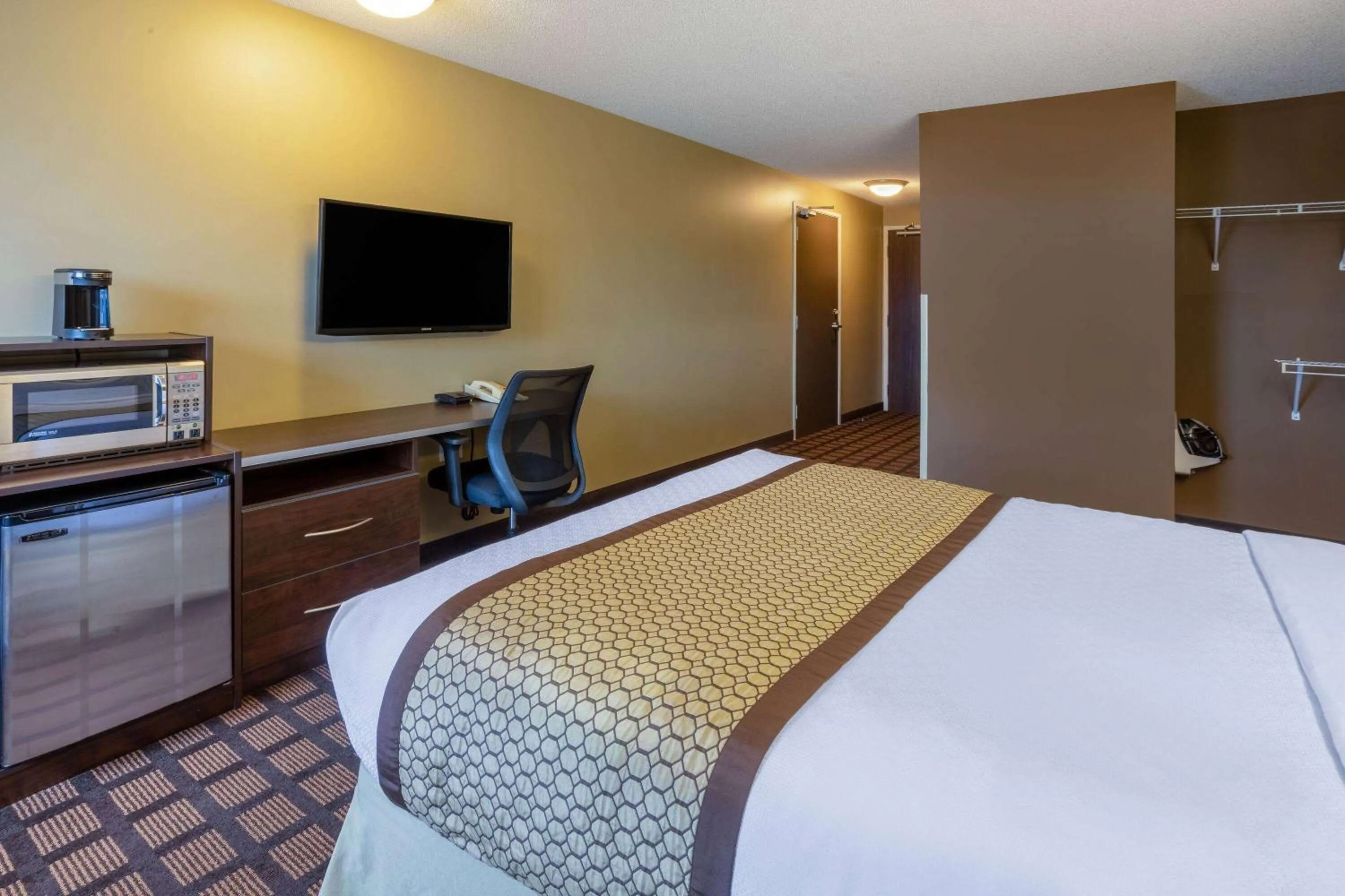 Photo of the whole room, Bed in Microtel Inn & Suites by Wyndham - Timmins