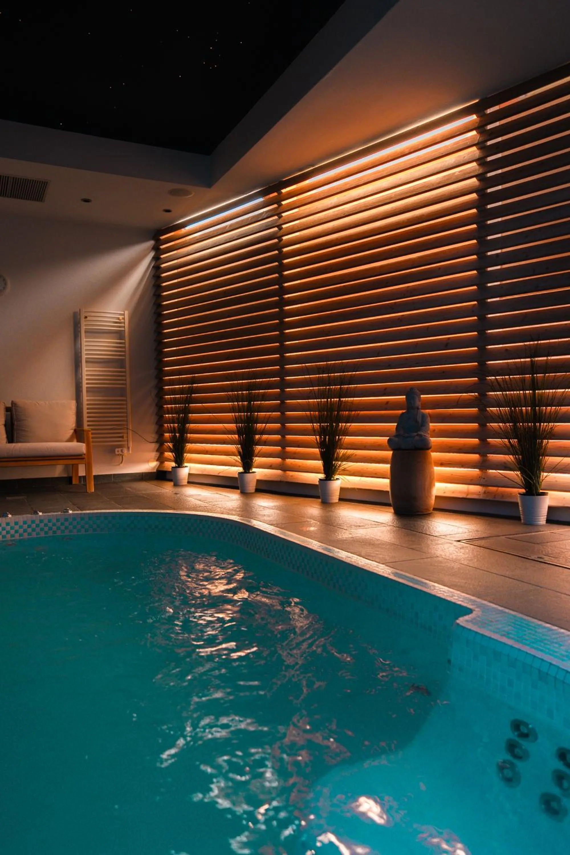 Hot Tub in Château Hôtel, Restaurant & Spa De La Commanderie