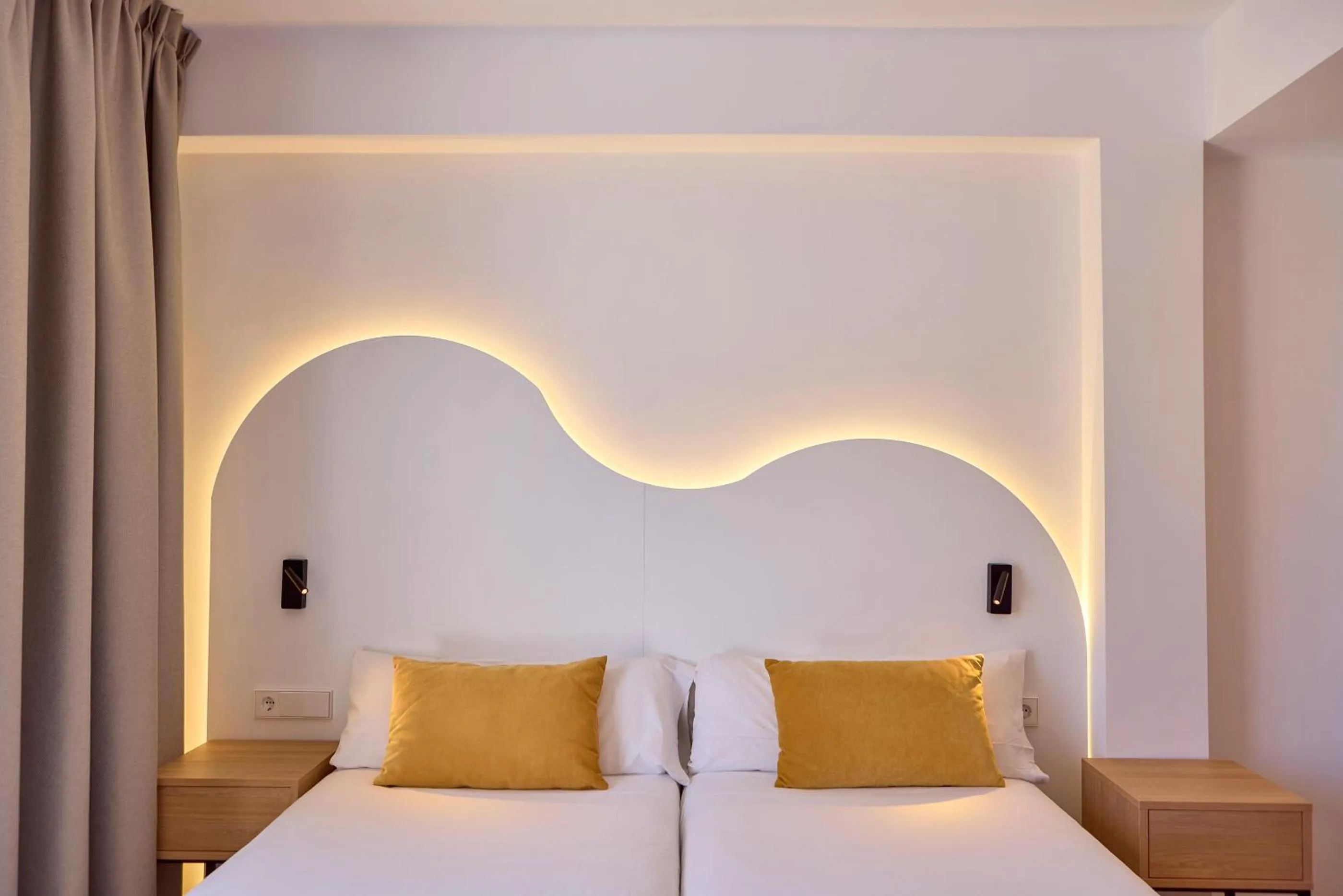 Bed in Universal Hotel Bikini