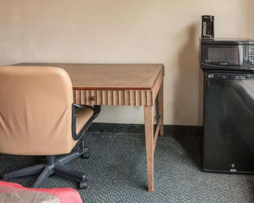 Economy Inn & Suites