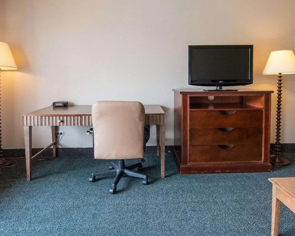 Economy Inn & Suites