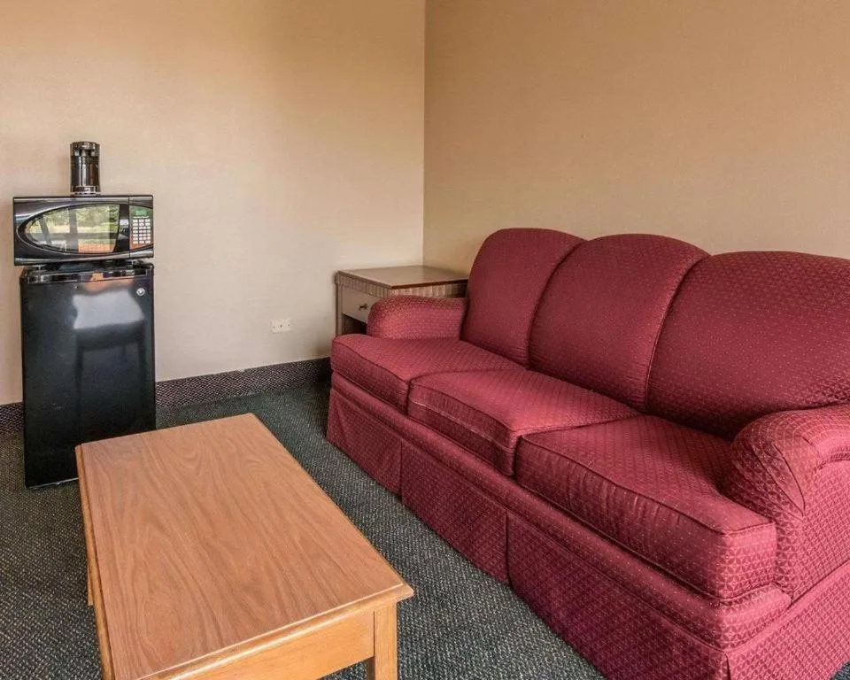 Economy Inn & Suites