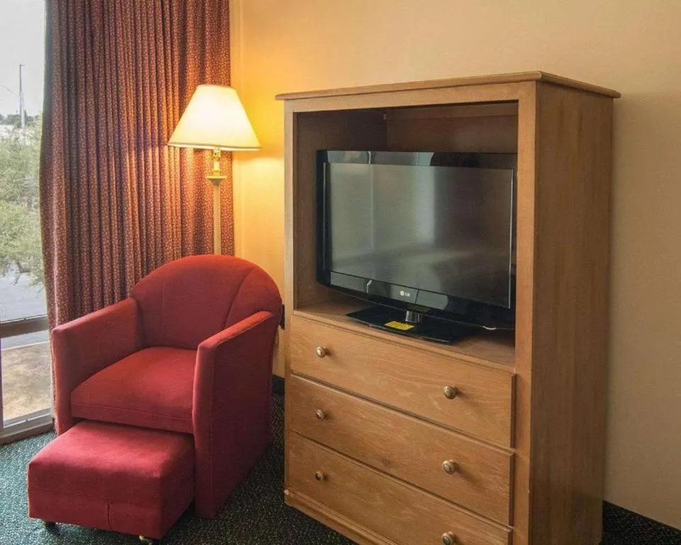 Living room in Economy Inn & Suites