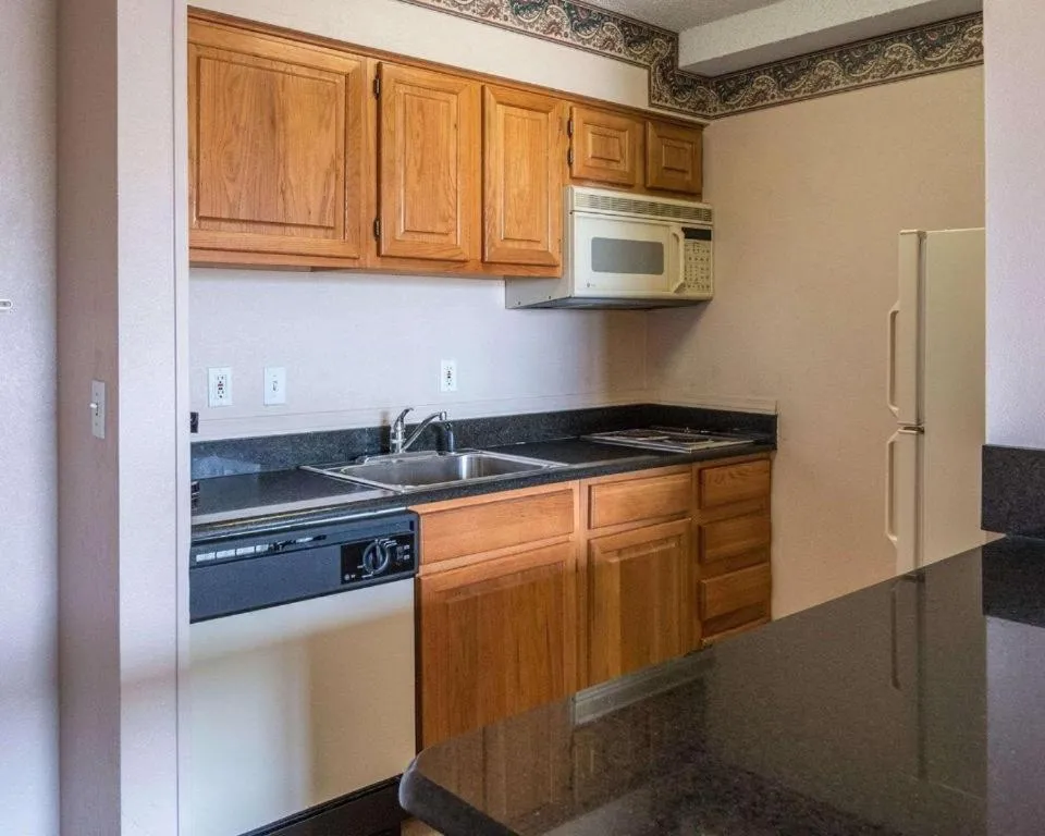 Economy Inn & Suites