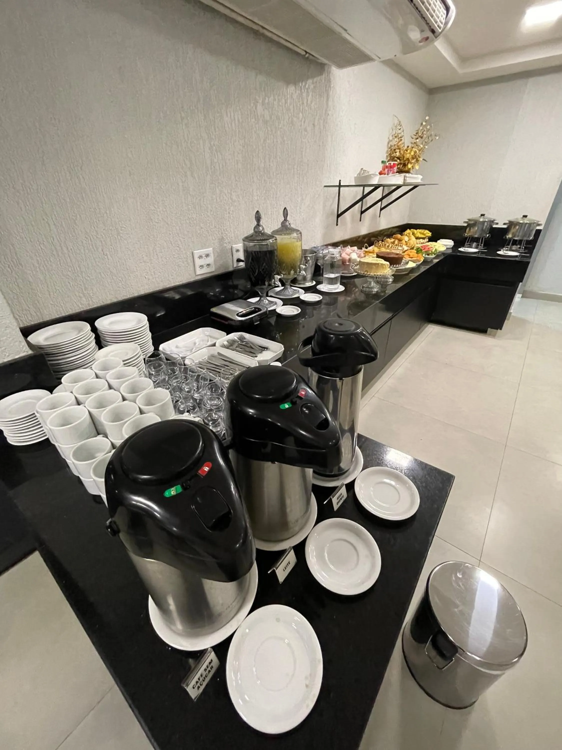 Coffee/tea facilities in Brasília Park Hotel