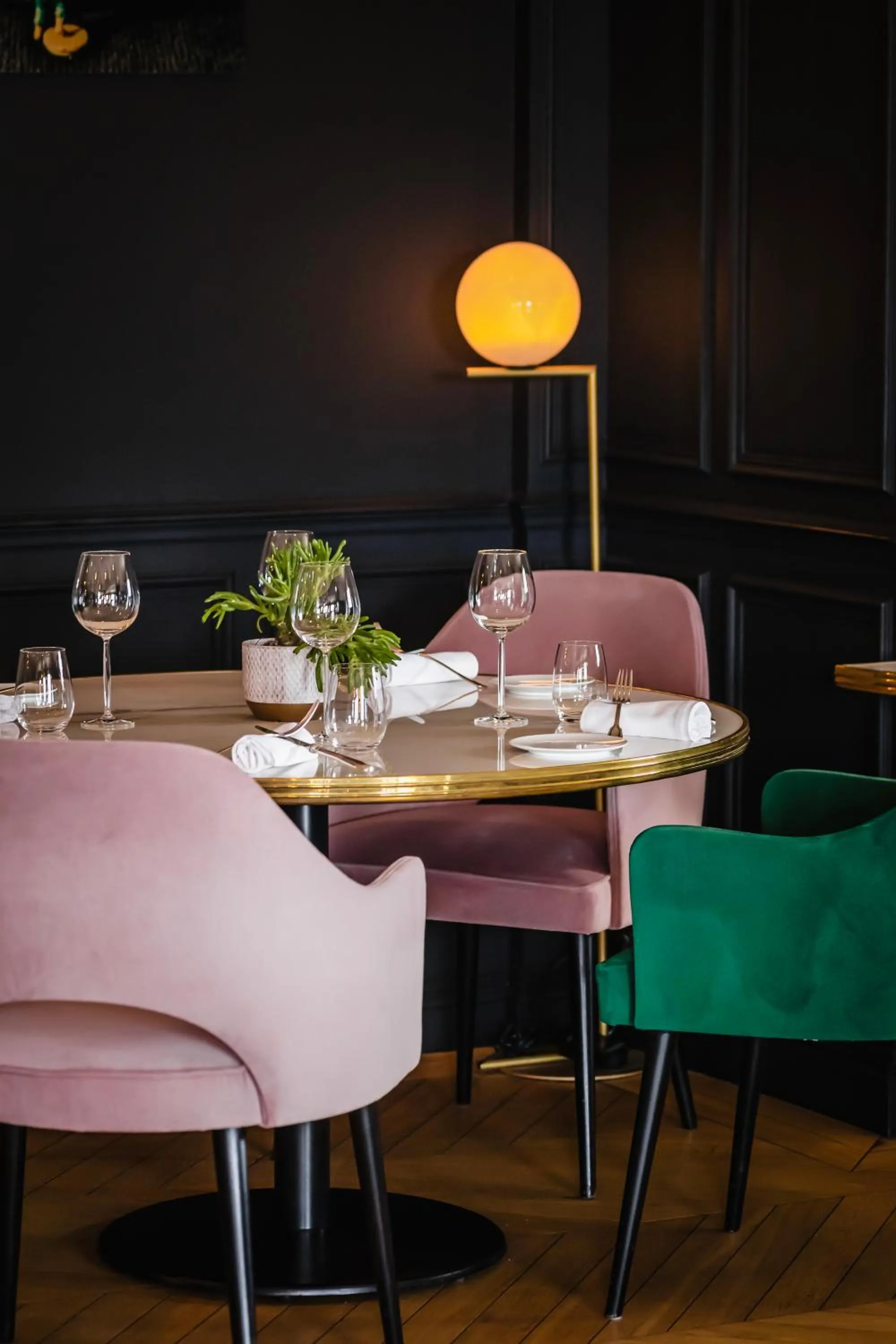 Restaurant/places to eat in Ermitage De Corton - Teritoria