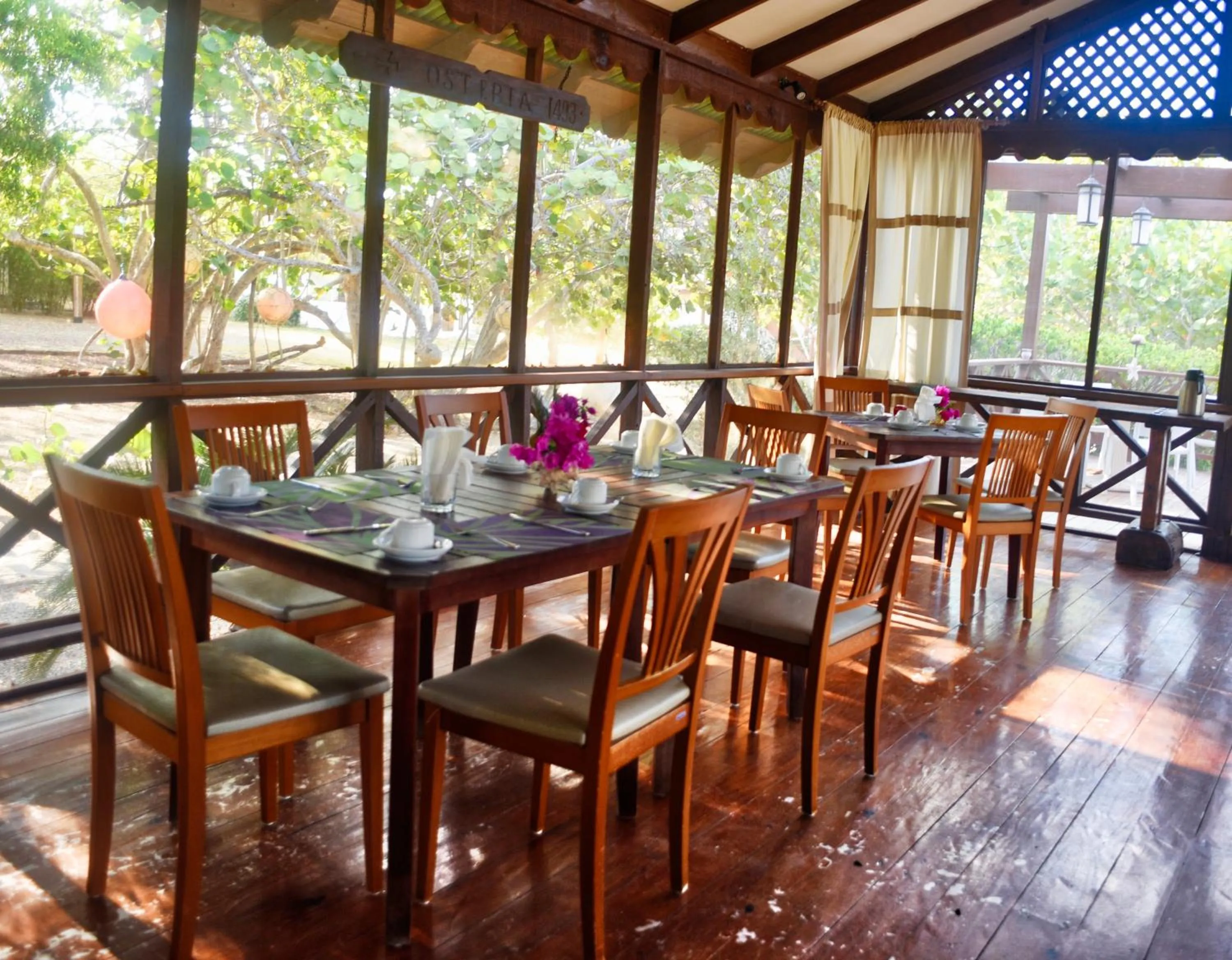 Restaurant/places to eat in El Morro Eco Adventure Hotel