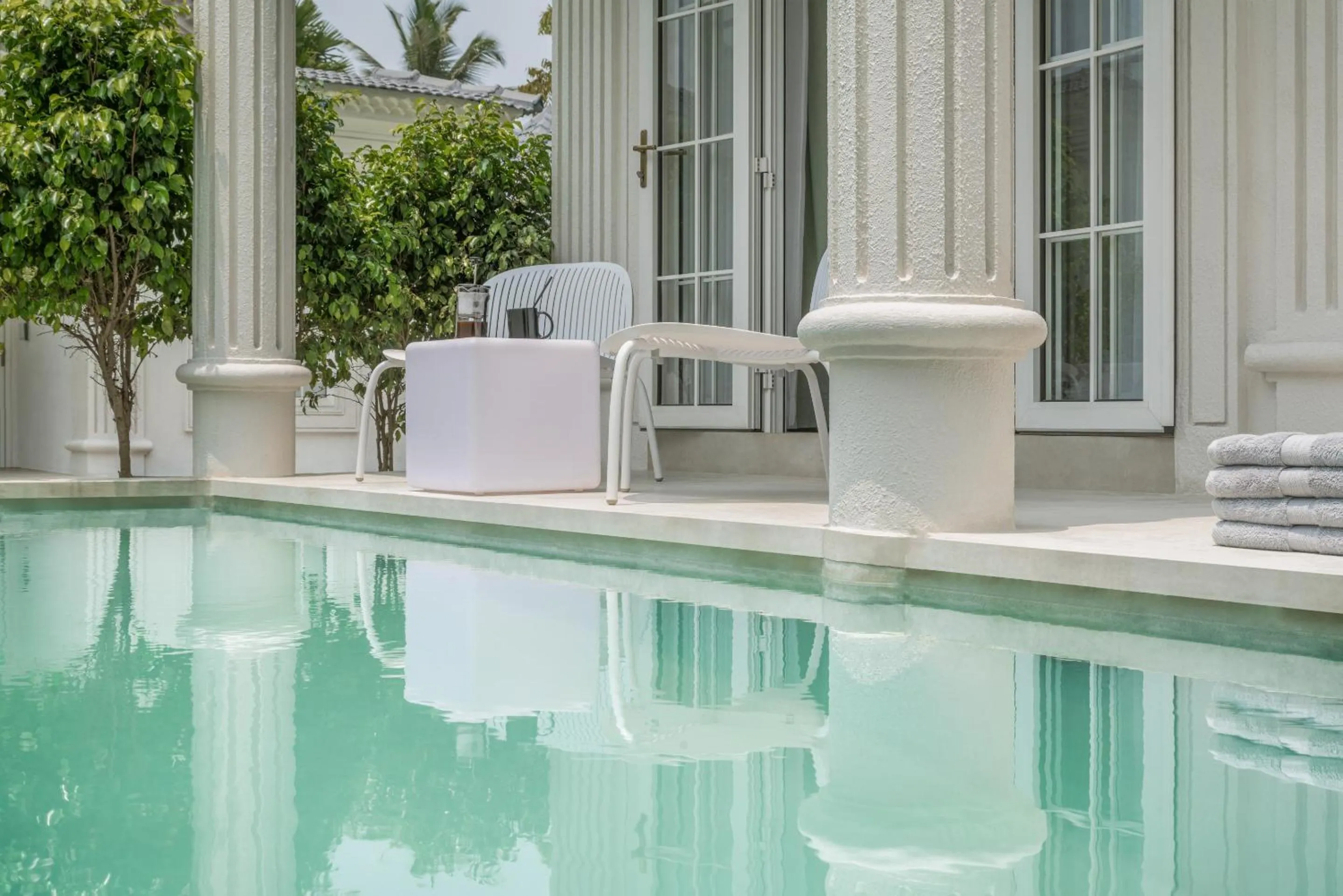 Swimming pool in MansionHaus