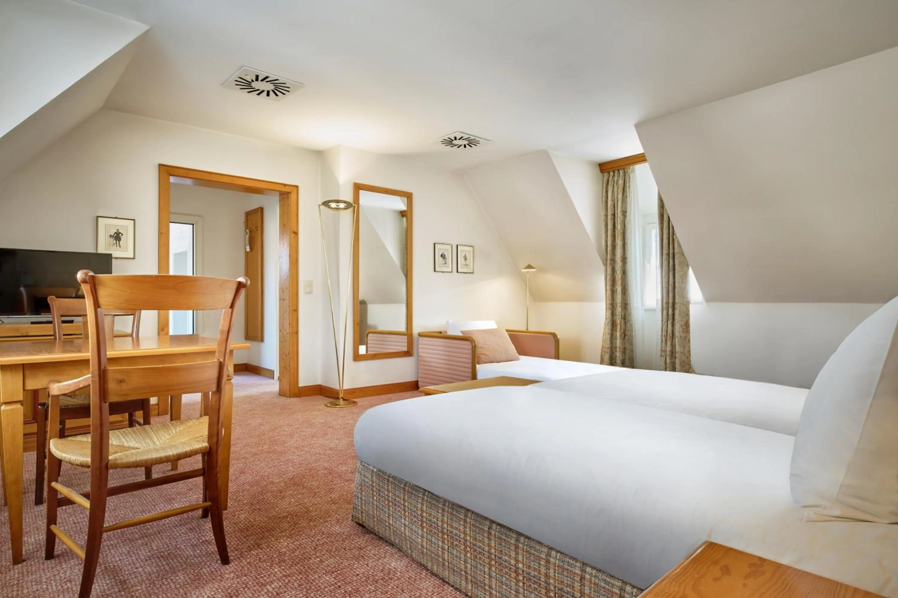 Bed in Hotel & Spa A la cour d'Alsace by HappyCulture