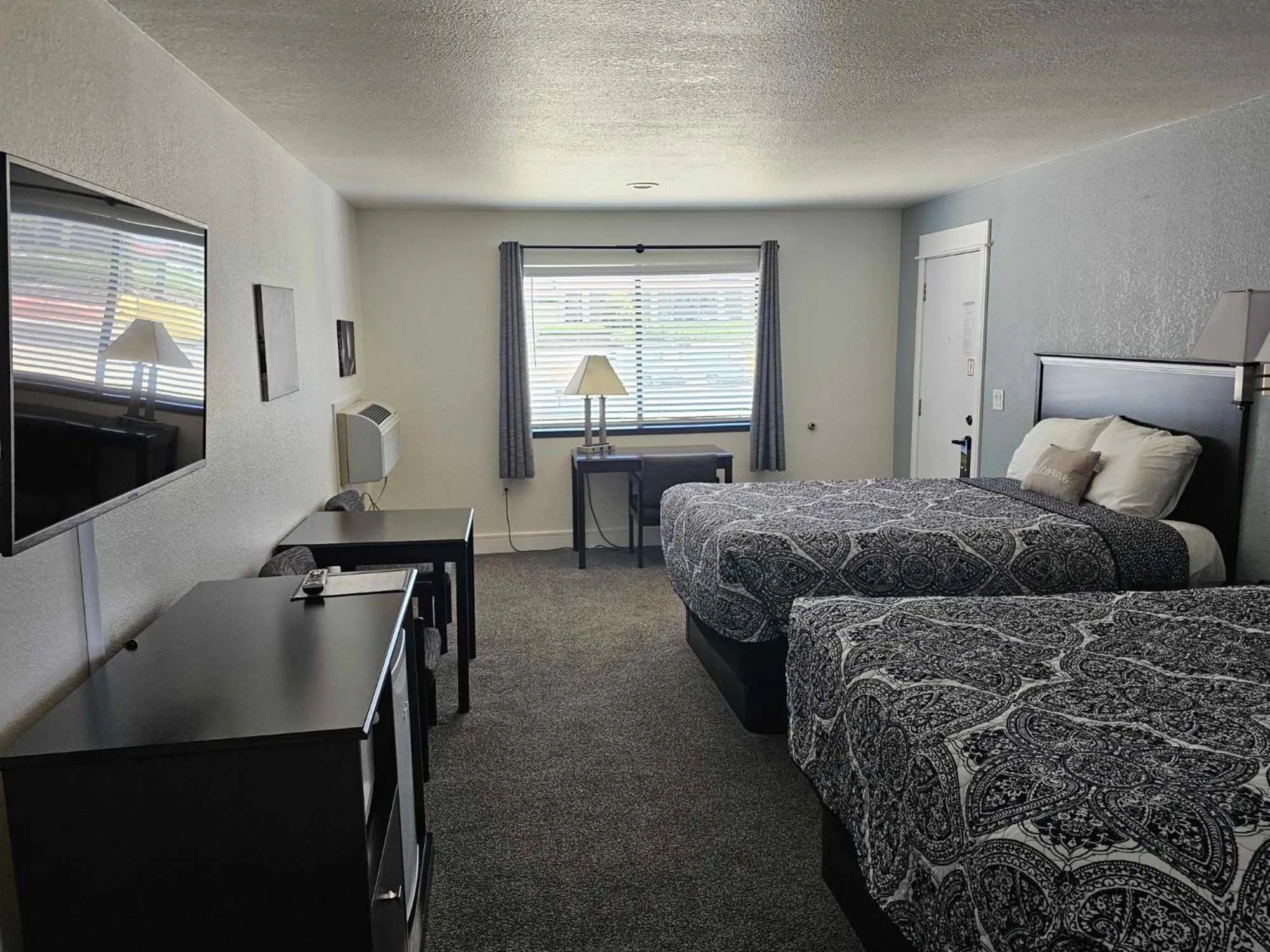 TV and multimedia, Bed in El Rancho Motel