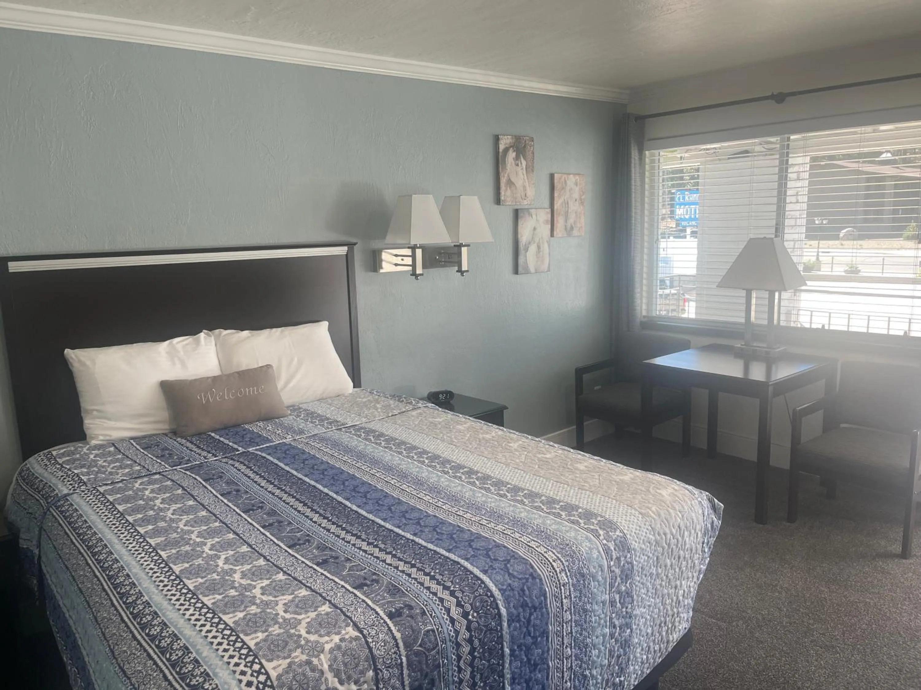 Bed in El Rancho Motel