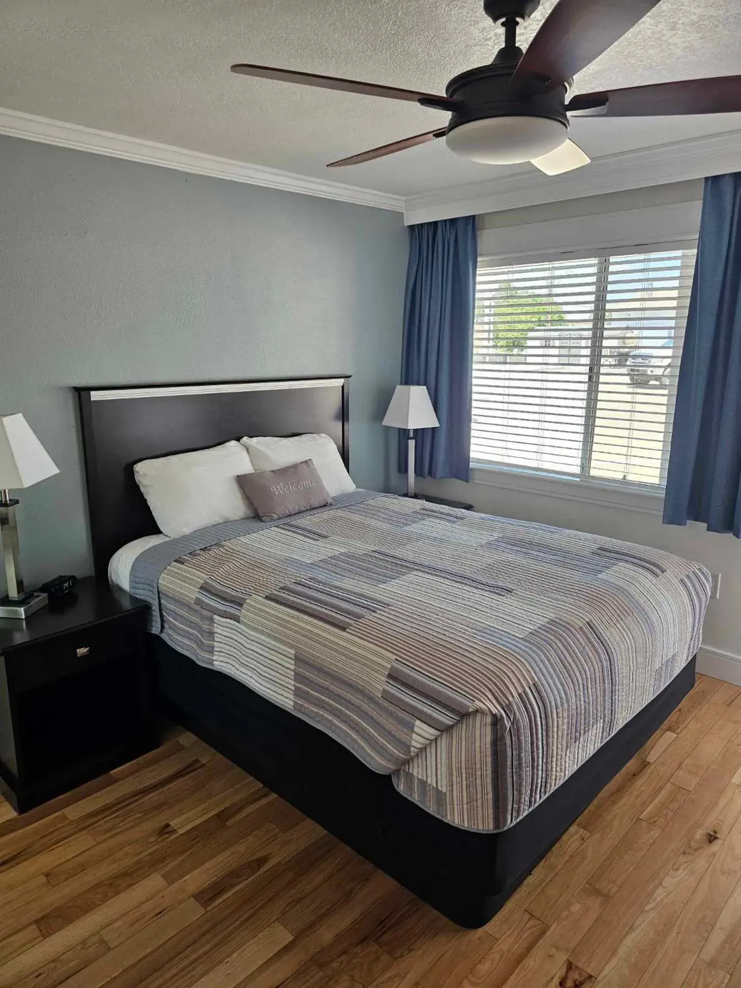 Queen Room - Disability Access in El Rancho Motel Queen Room - Disability Access in El Rancho Motel