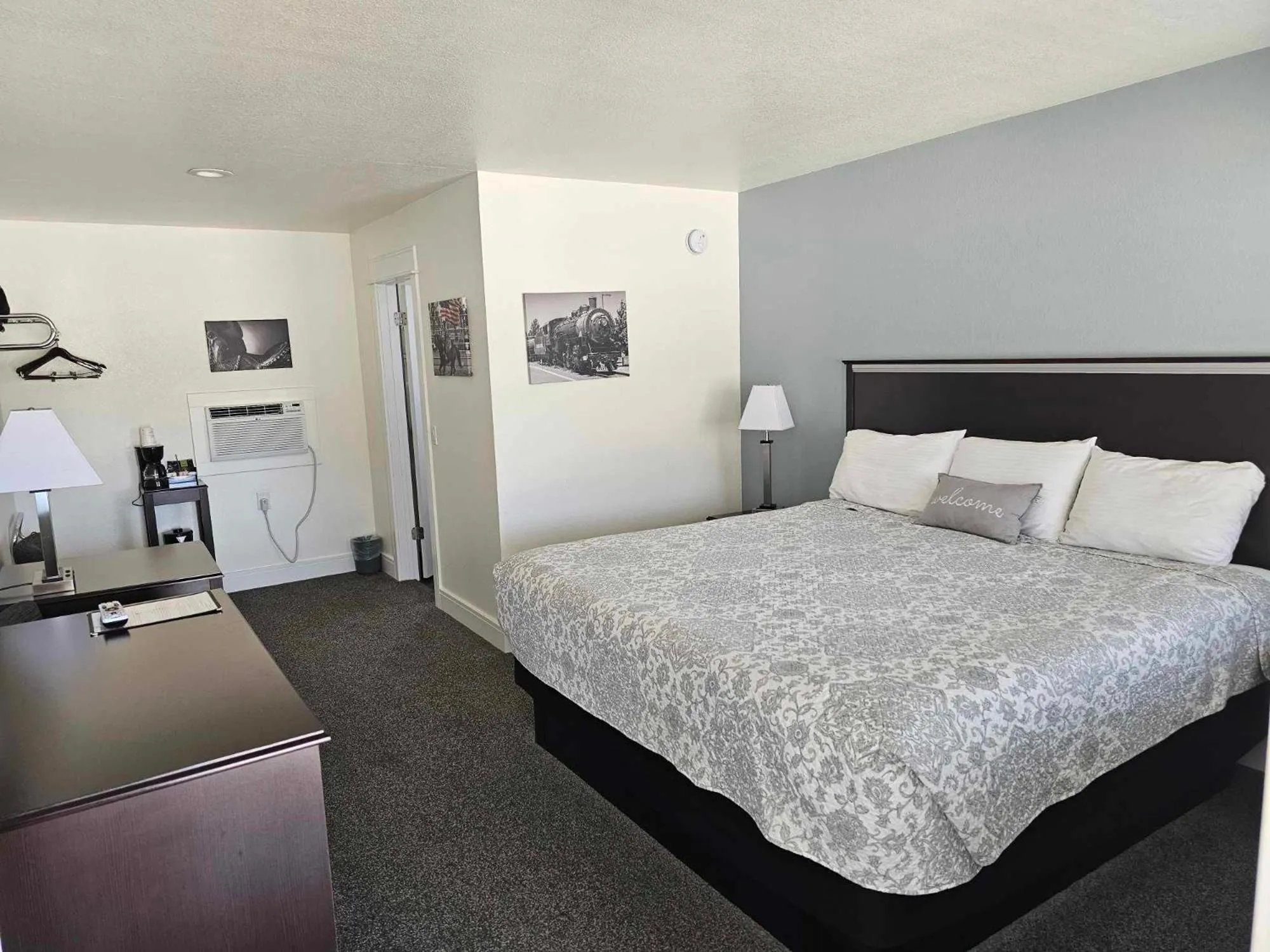 TV and multimedia, Bed in El Rancho Motel