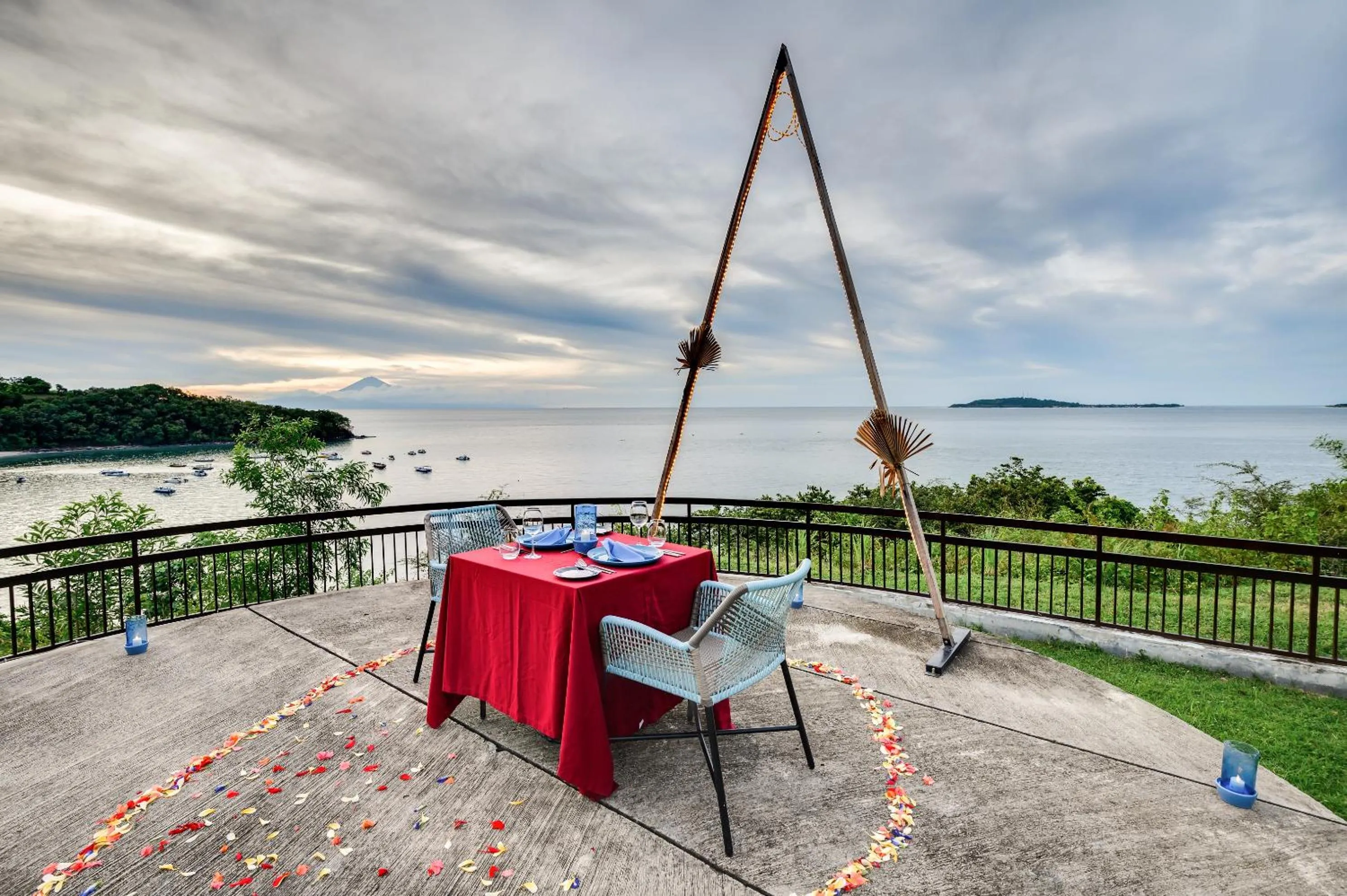 Restaurant/places to eat in The Kayana Beach Lombok