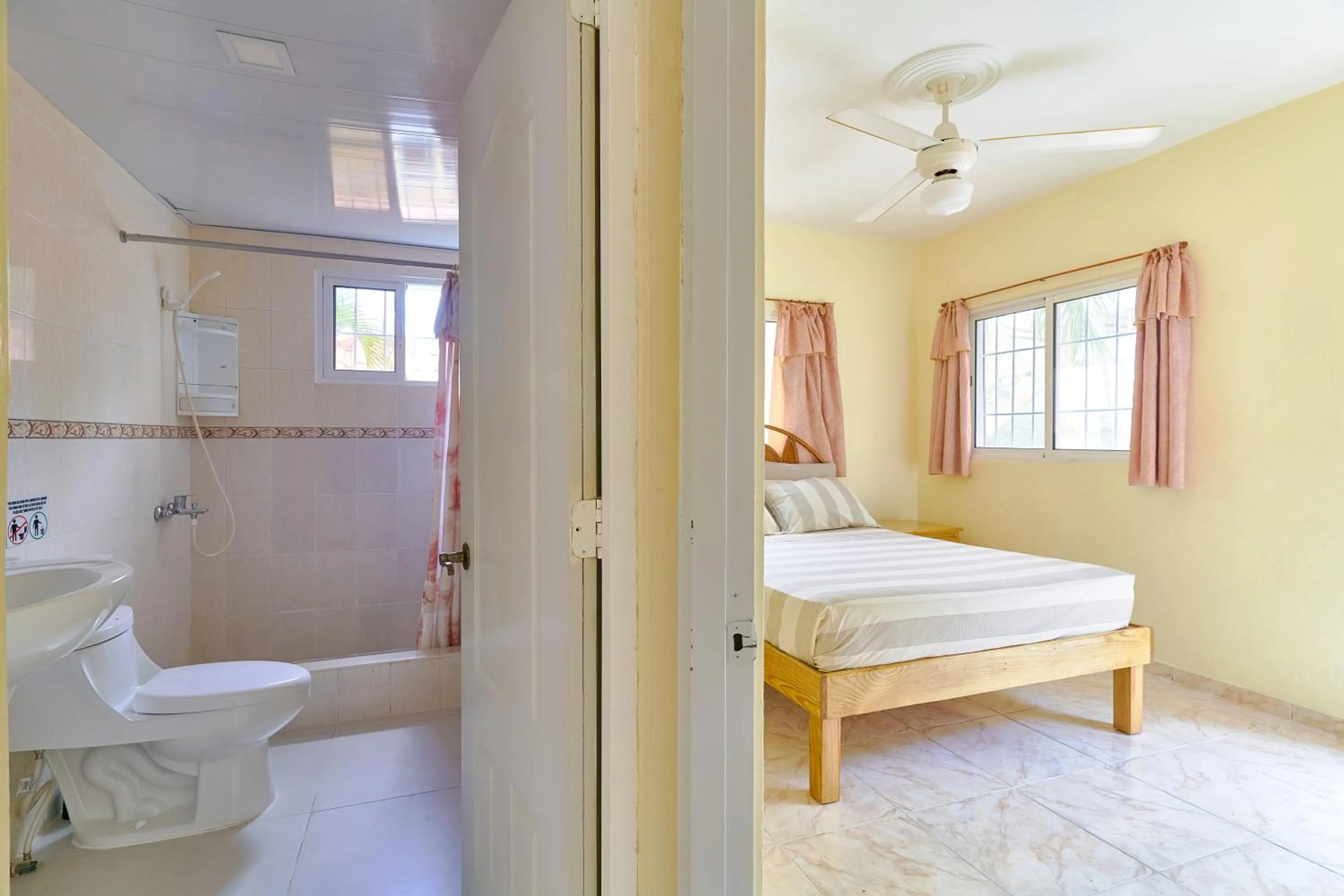 Photo of the whole room, Bed in Parco del Caribe