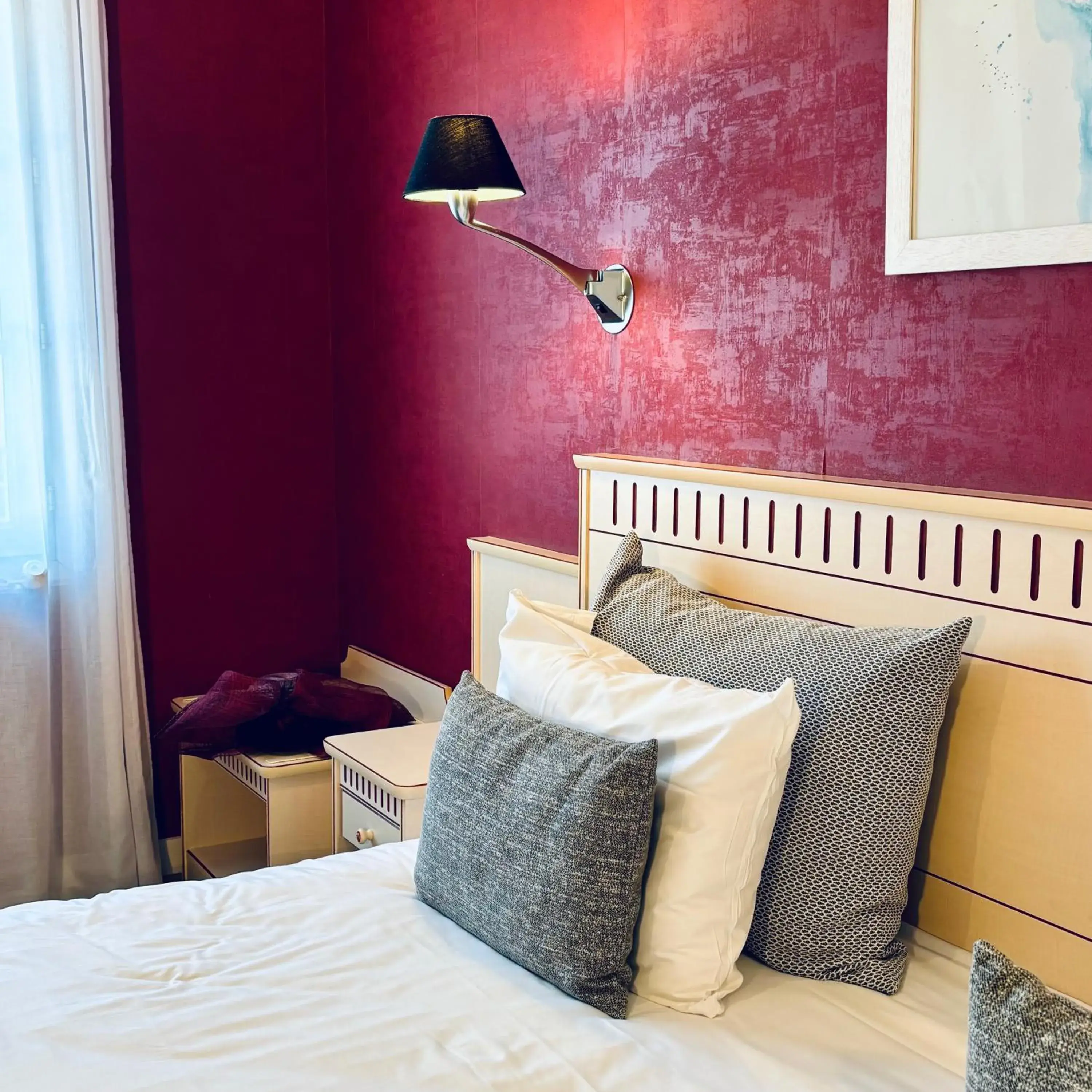 Superior Single Room in Logis Hôtel-Restaurant LE FONTARABIE Superior Single Room in Logis Hôtel-Restaurant LE FONTARABIE