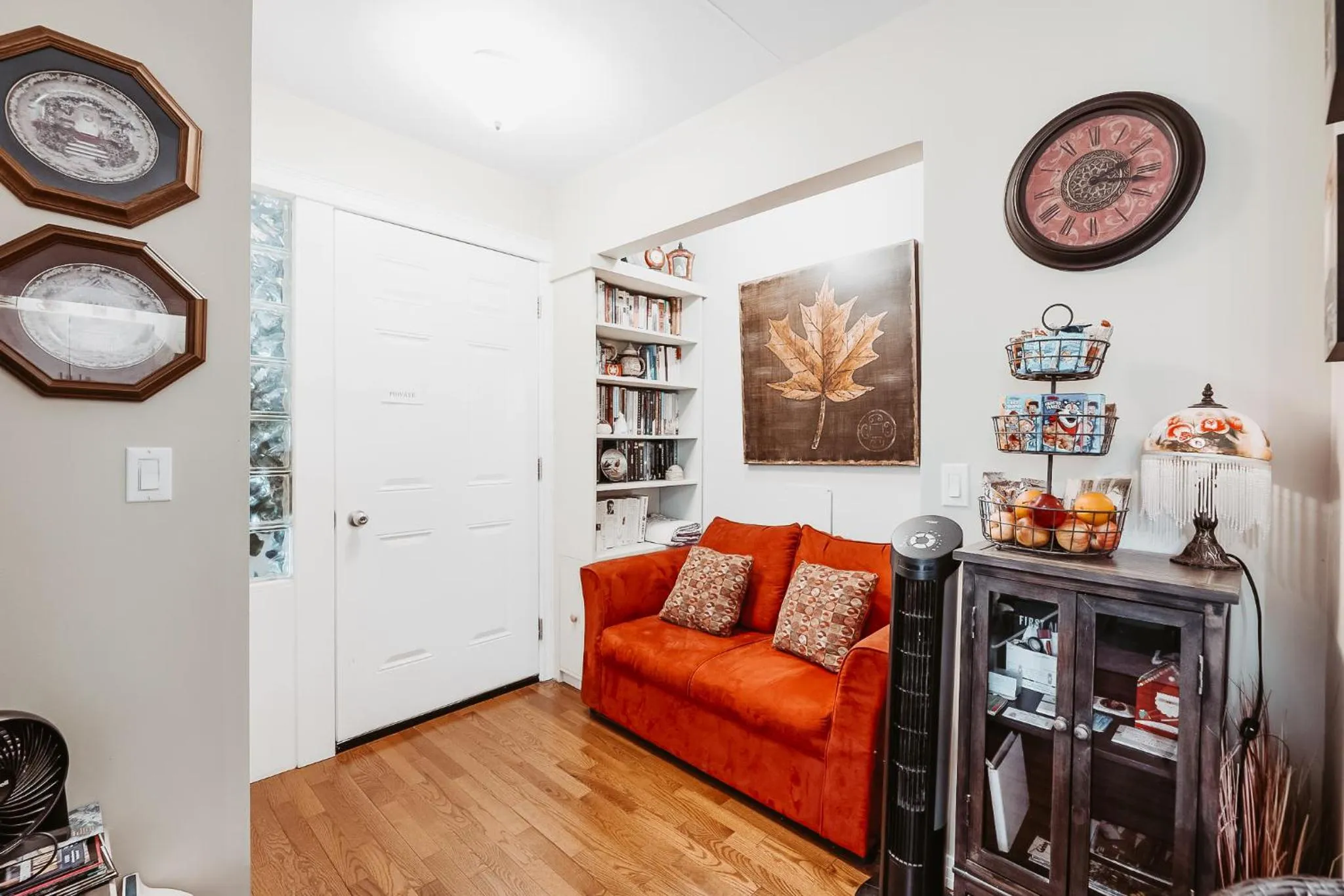 Seating area in Along River Ridge