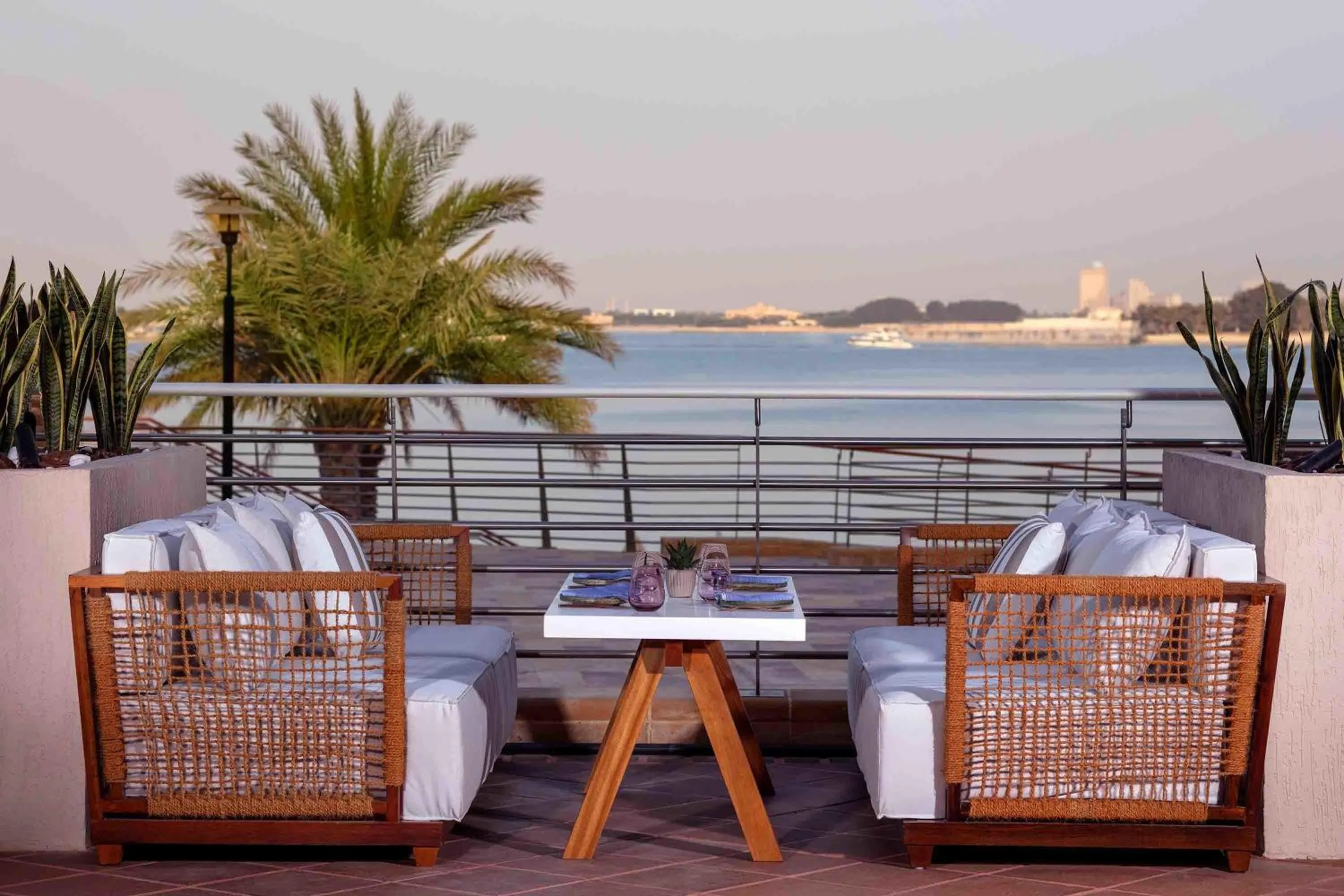Restaurant/places to eat in Andaz Dubai The Palm, By Hyatt