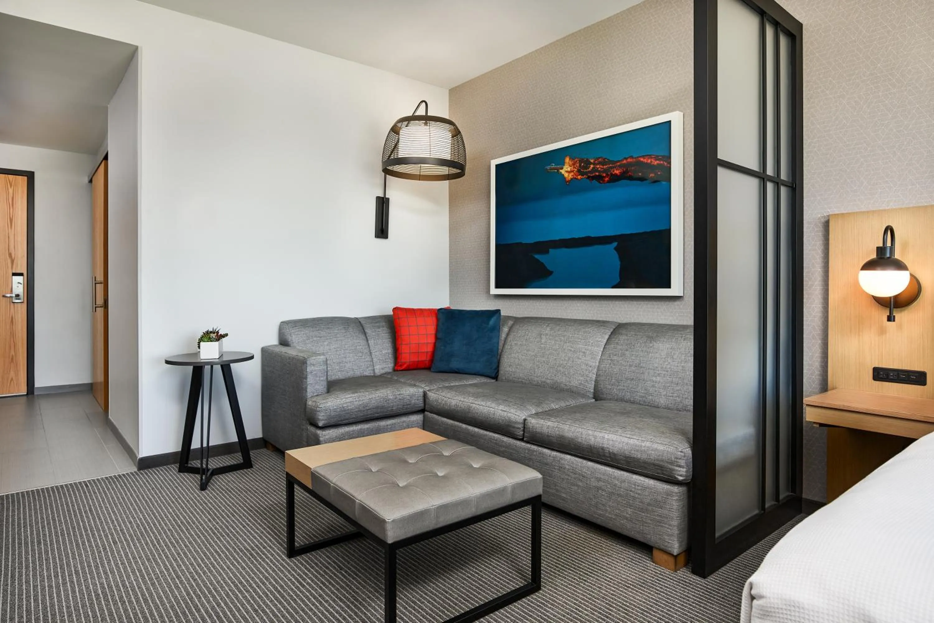 Seating area, Bed in Hyatt Place Pena Station/Denver Airport