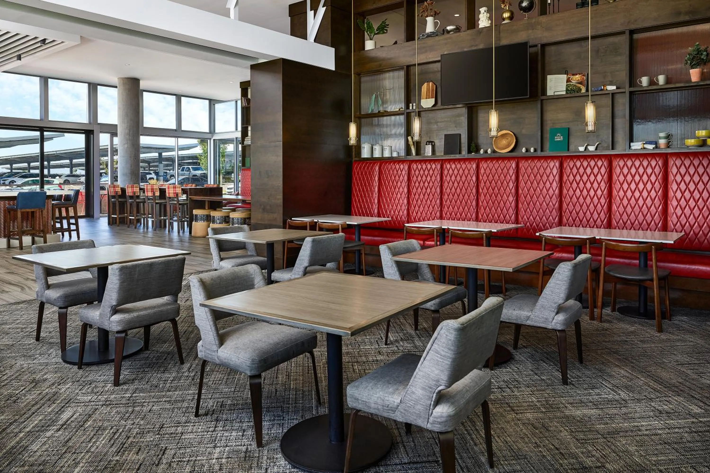 Restaurant/places to eat in Hyatt Place Pena Station/Denver Airport