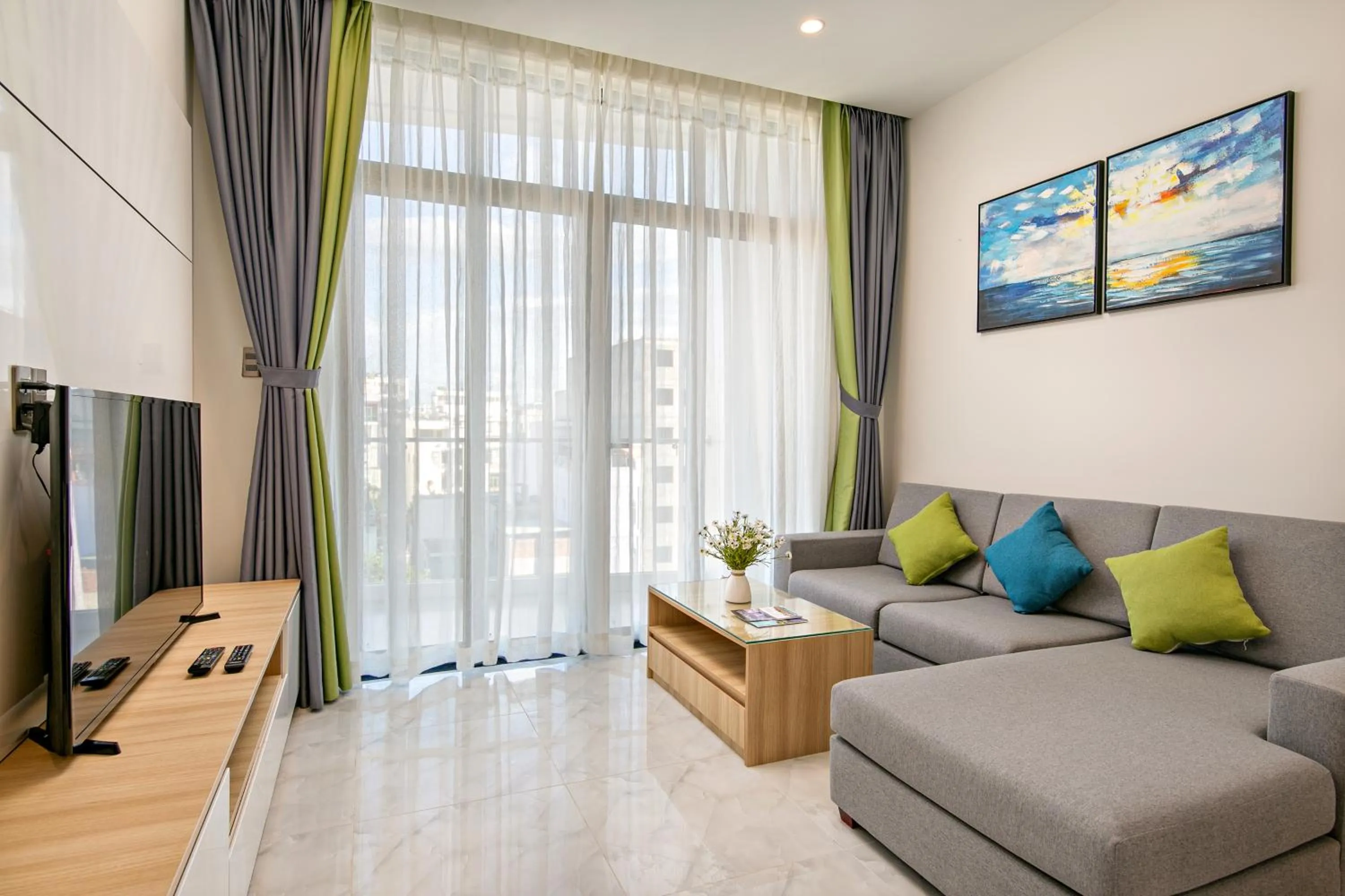 Communal lounge/ TV room in Sun River Hotel & Apartment