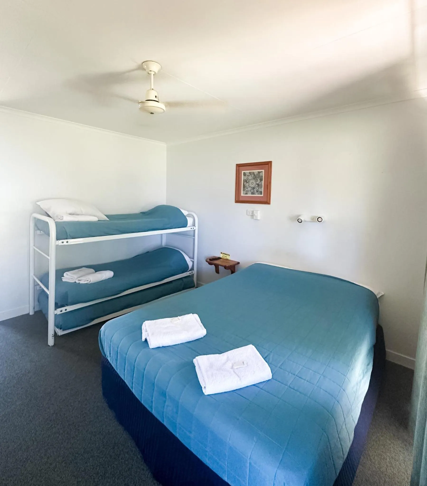 Bed in Ocean View Motel Bowen