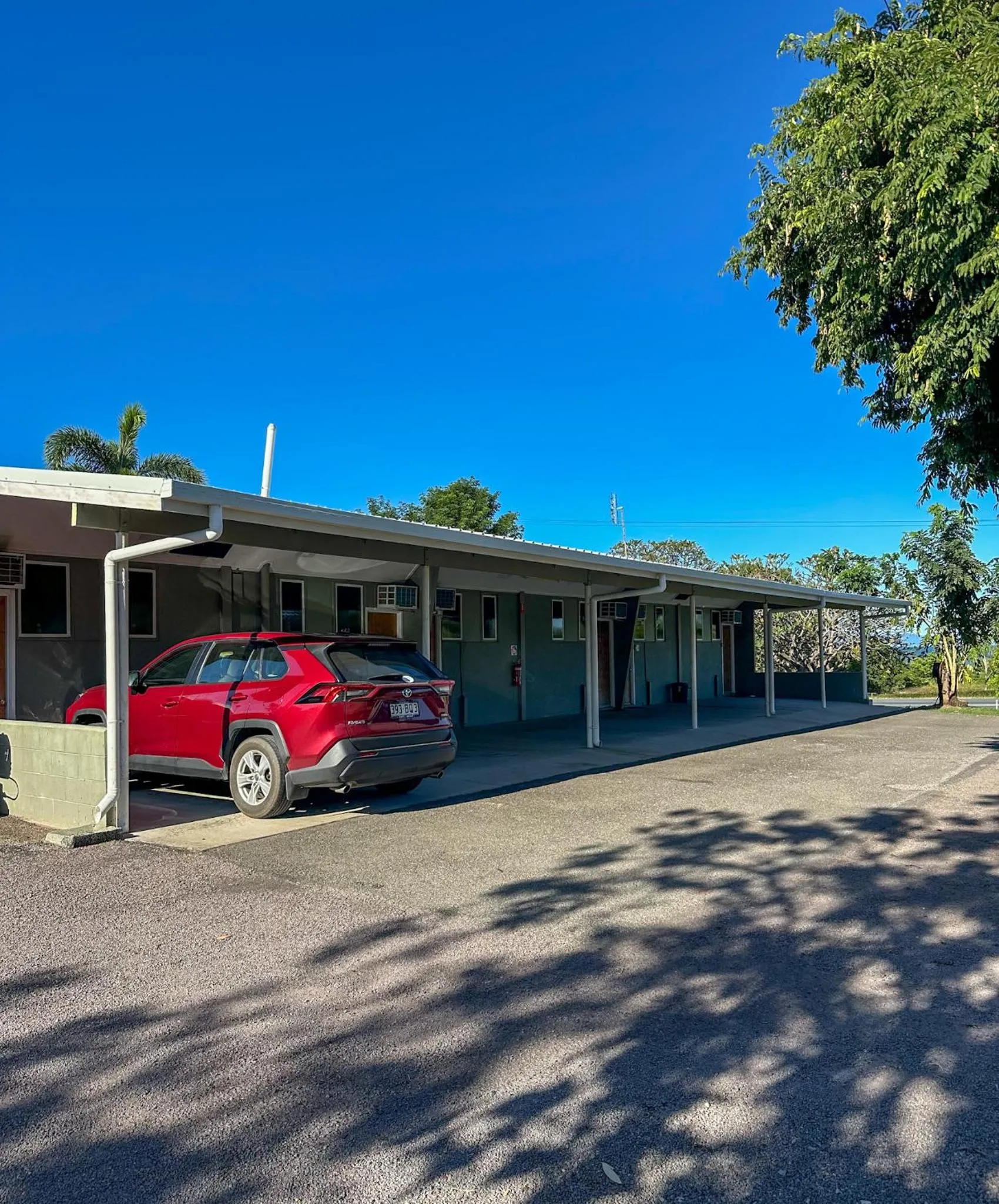 Parking in Ocean View Motel Bowen