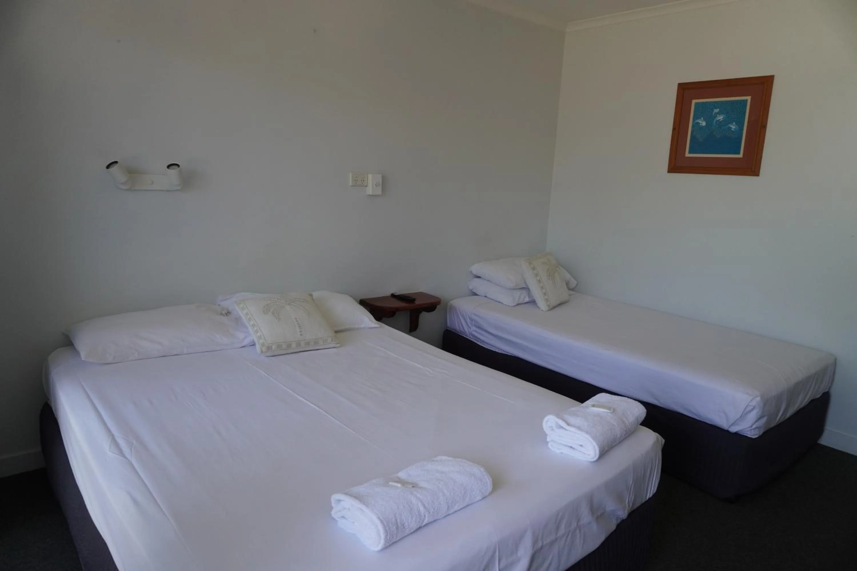 Bed in Ocean View Motel Bowen