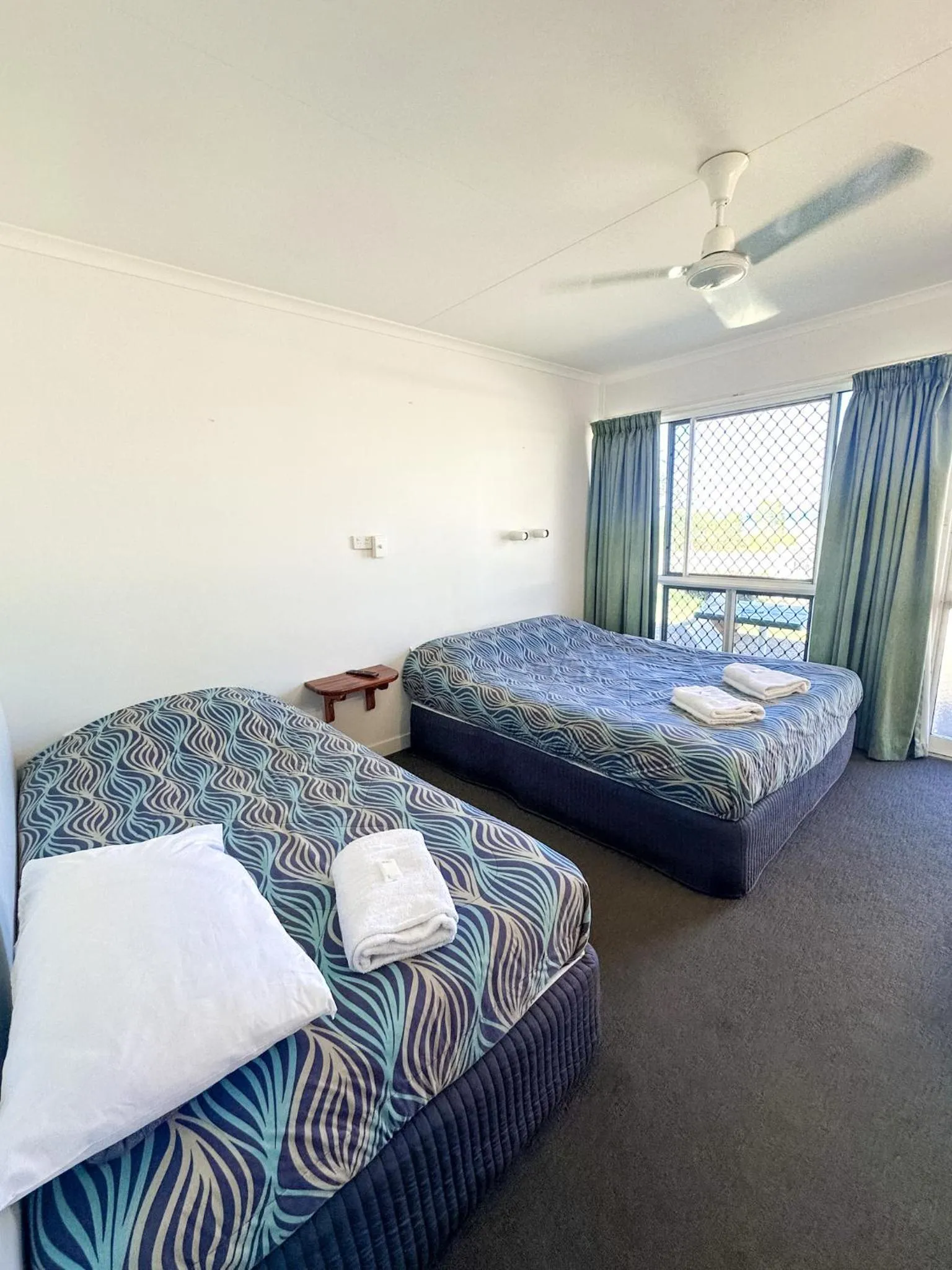 Bed in Ocean View Motel Bowen