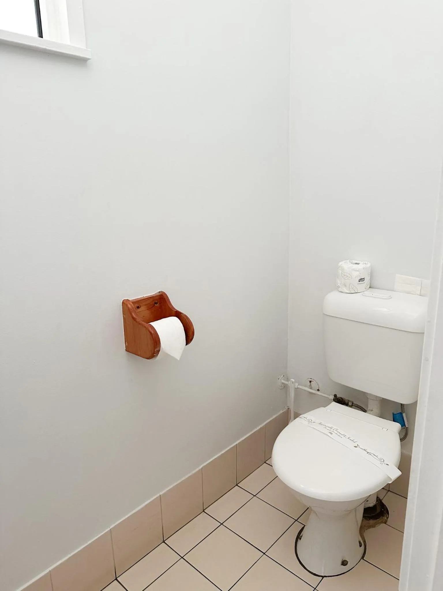 Toilet in Ocean View Motel Bowen