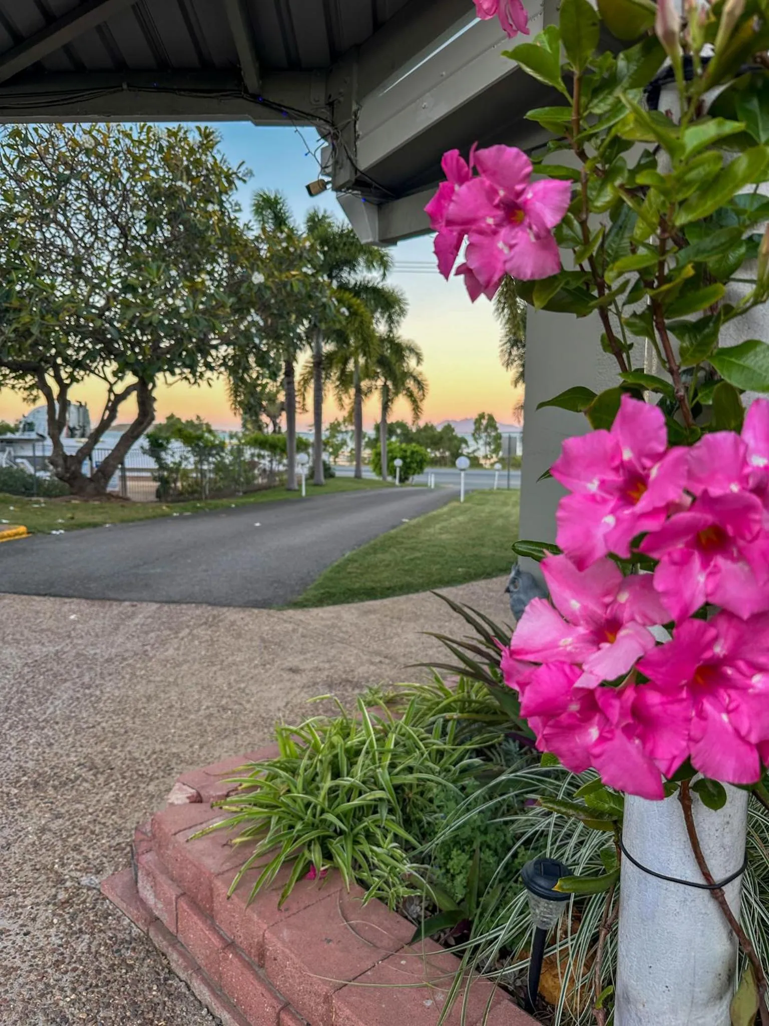 Facade/entrance in Ocean View Motel Bowen