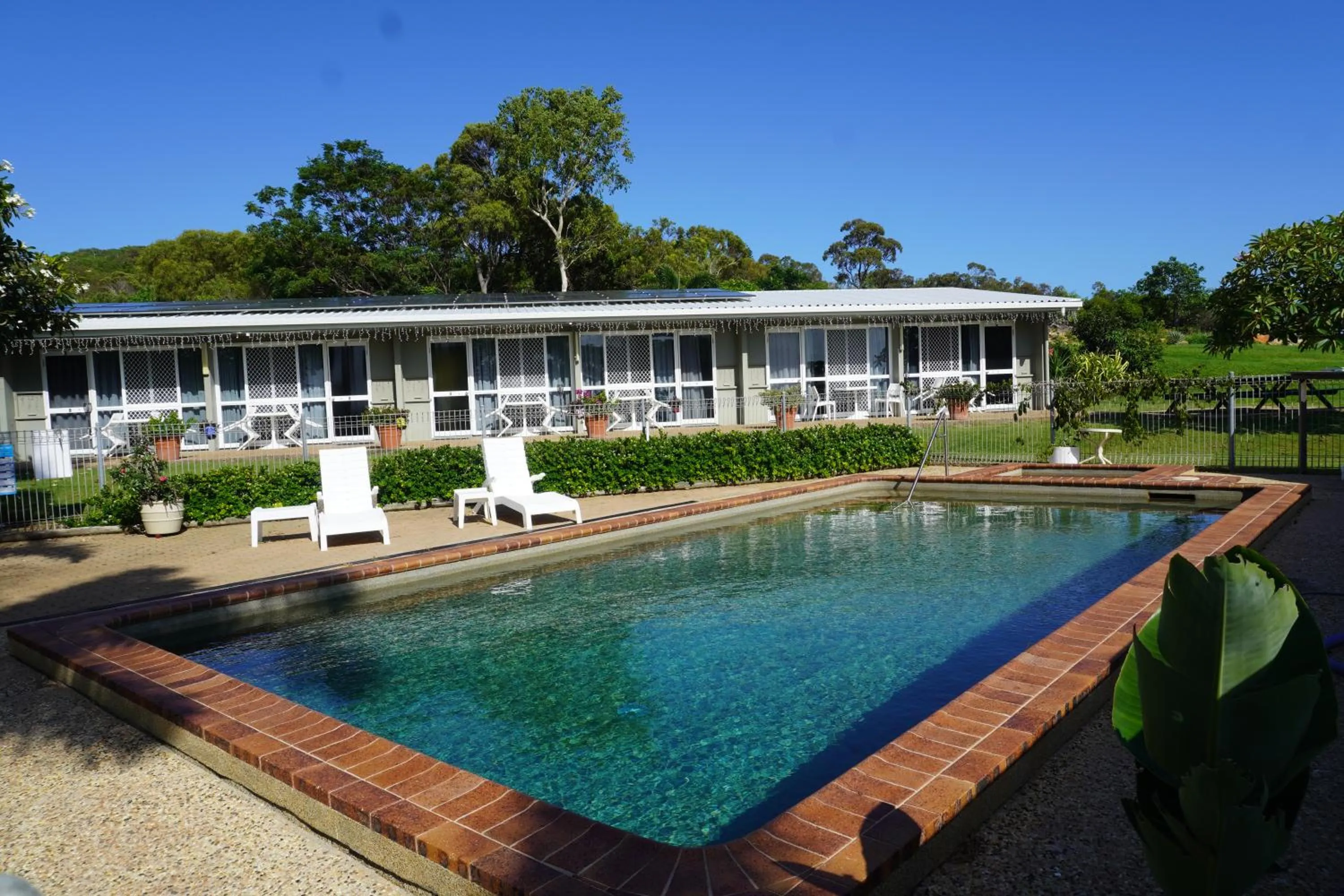 Swimming pool in Ocean View Motel Bowen