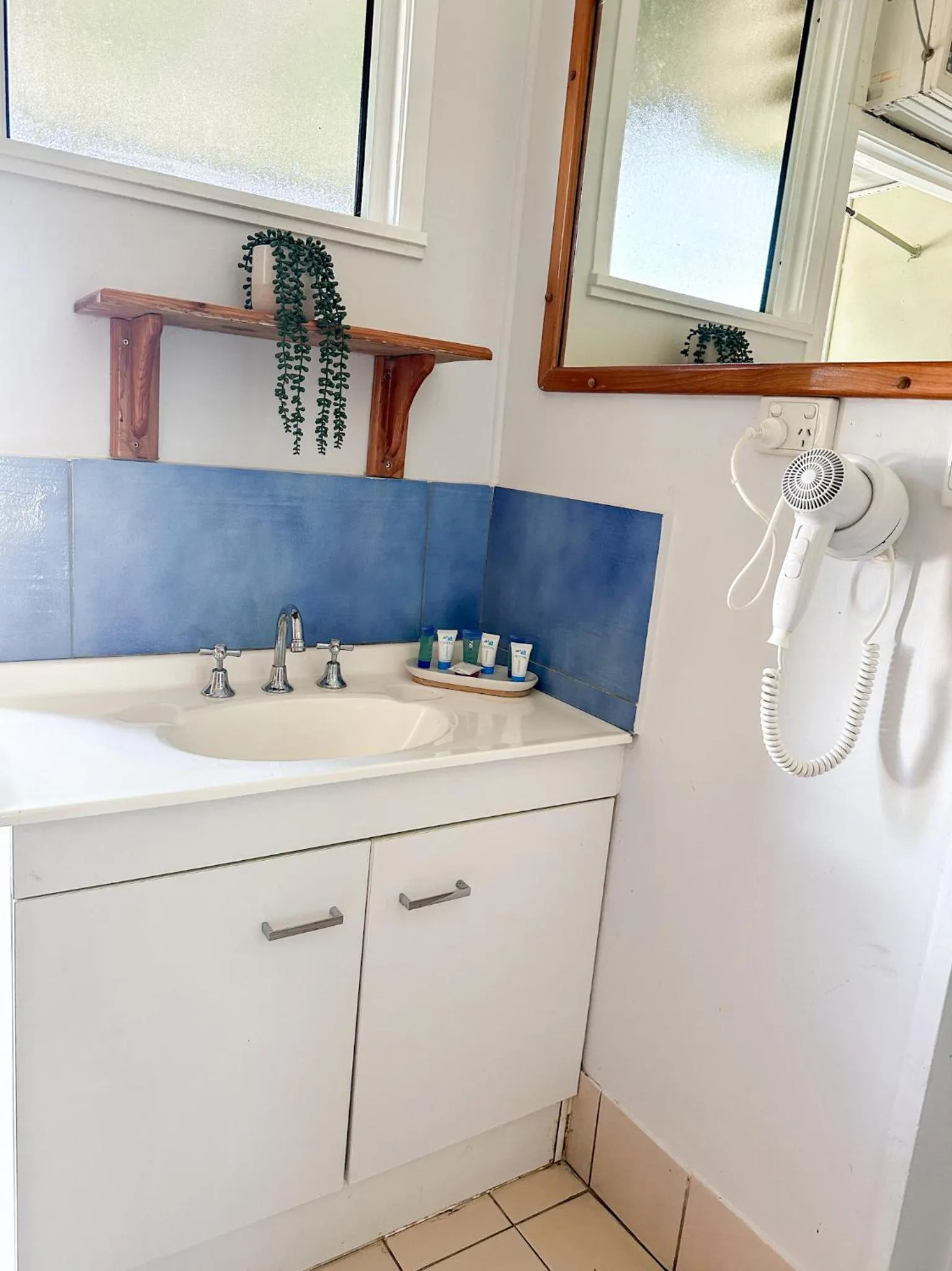 Bathroom in Ocean View Motel Bowen