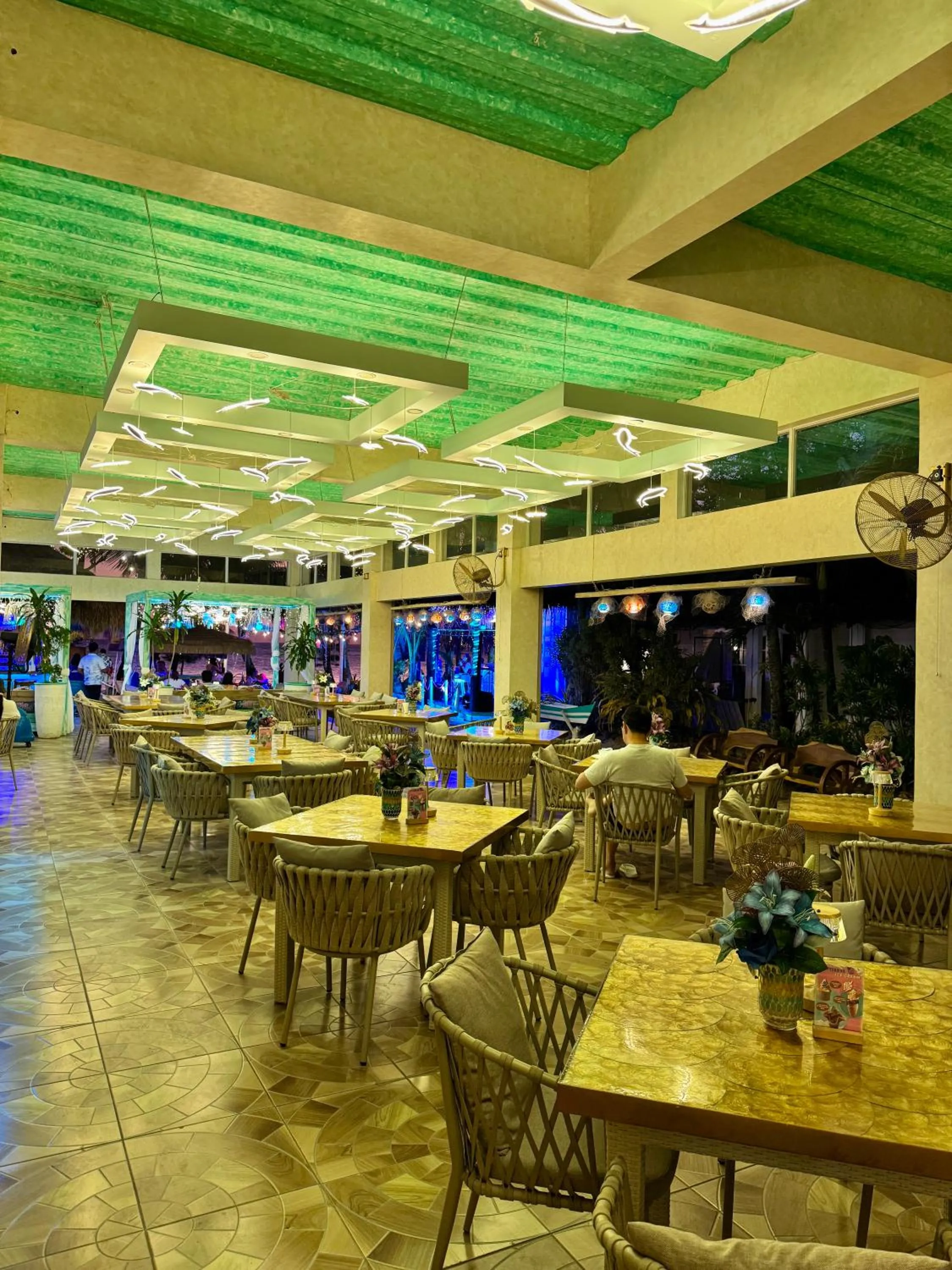 Restaurant/places to eat in Casa Pilar Beach Resort