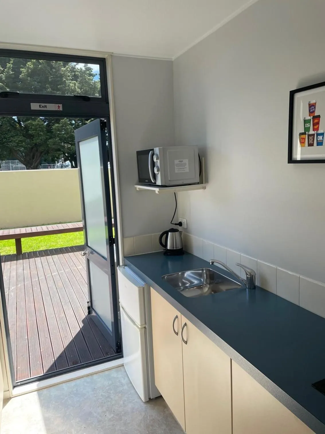 Kitchen or kitchenette in Academy Motor Inn