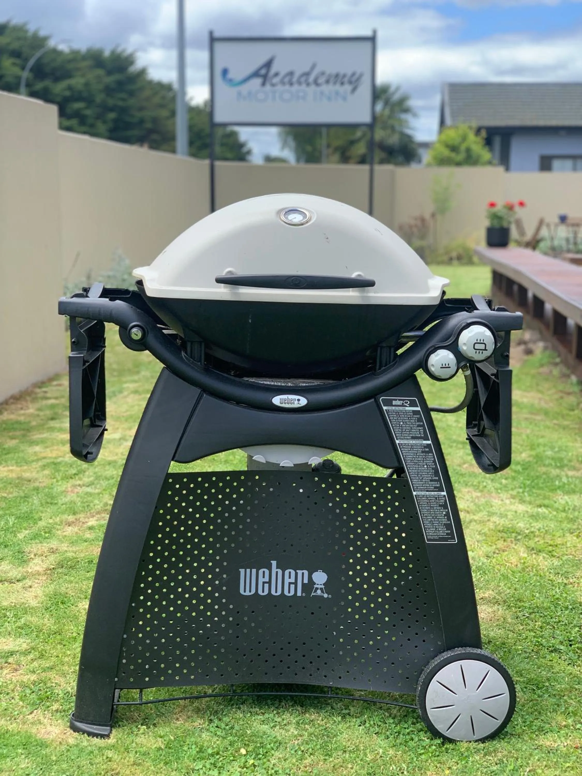 BBQ facilities in Academy Motor Inn