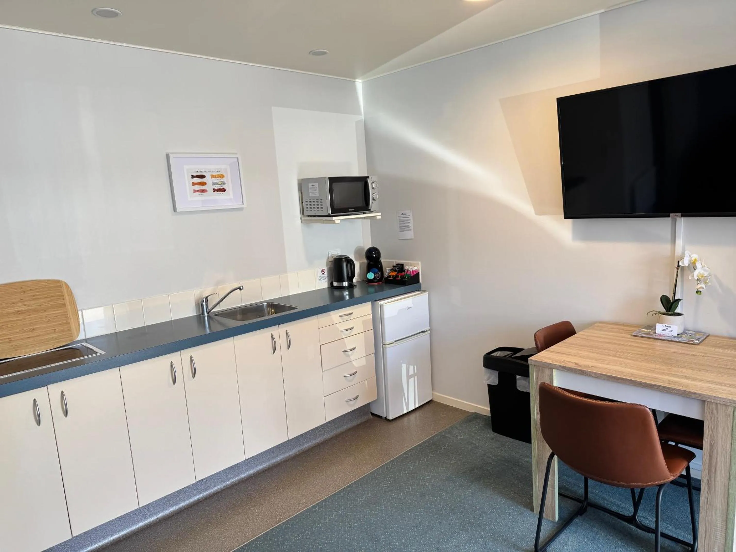 TV and multimedia in Academy Motor Inn