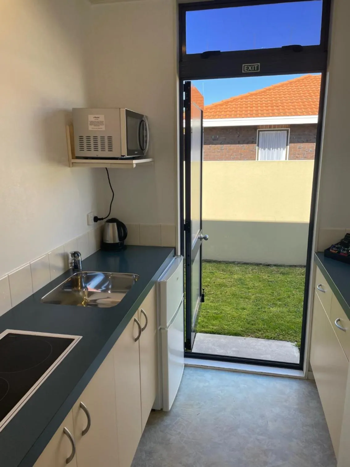 Kitchen or kitchenette in Academy Motor Inn