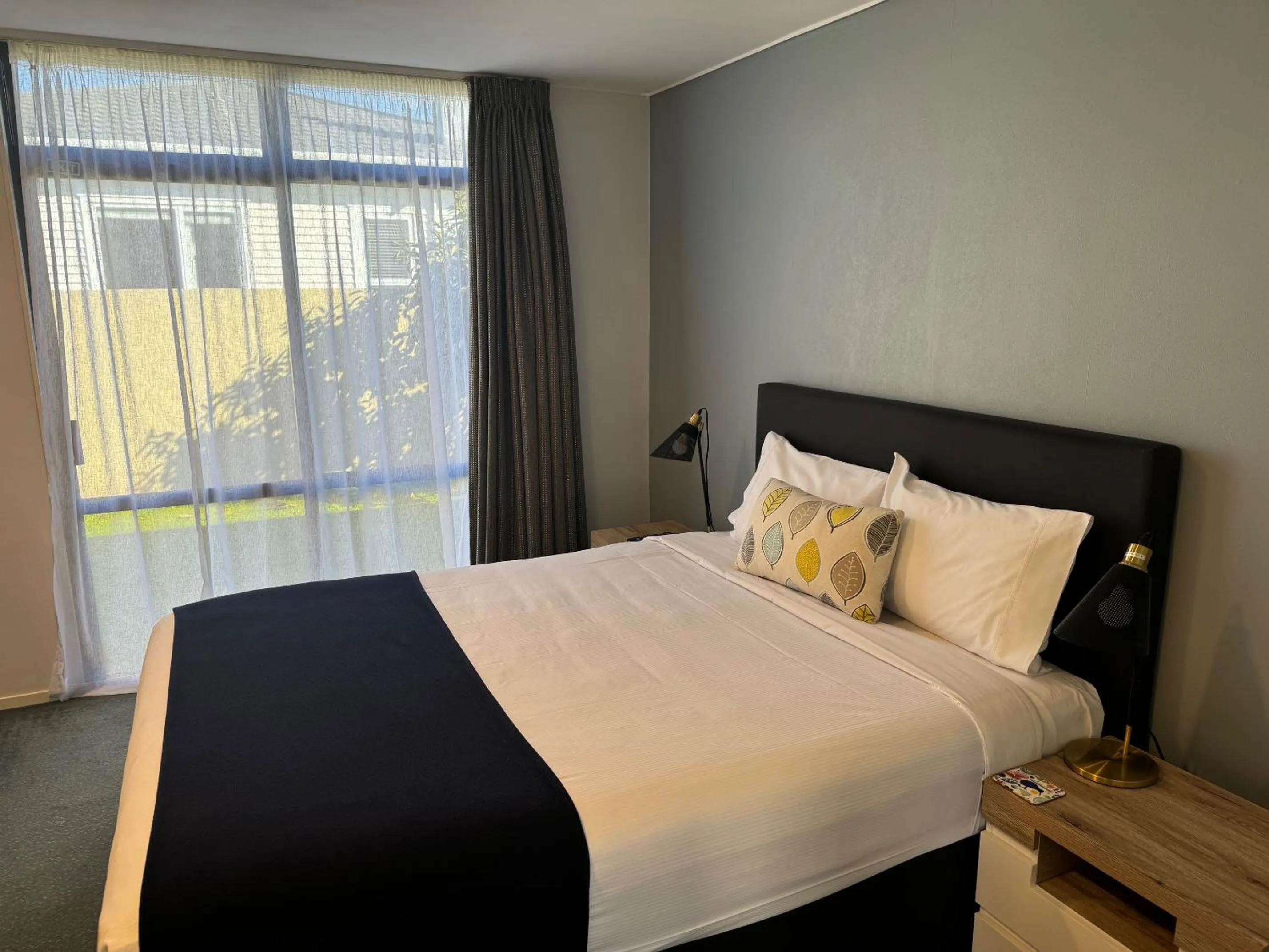 Bed in Academy Motor Inn