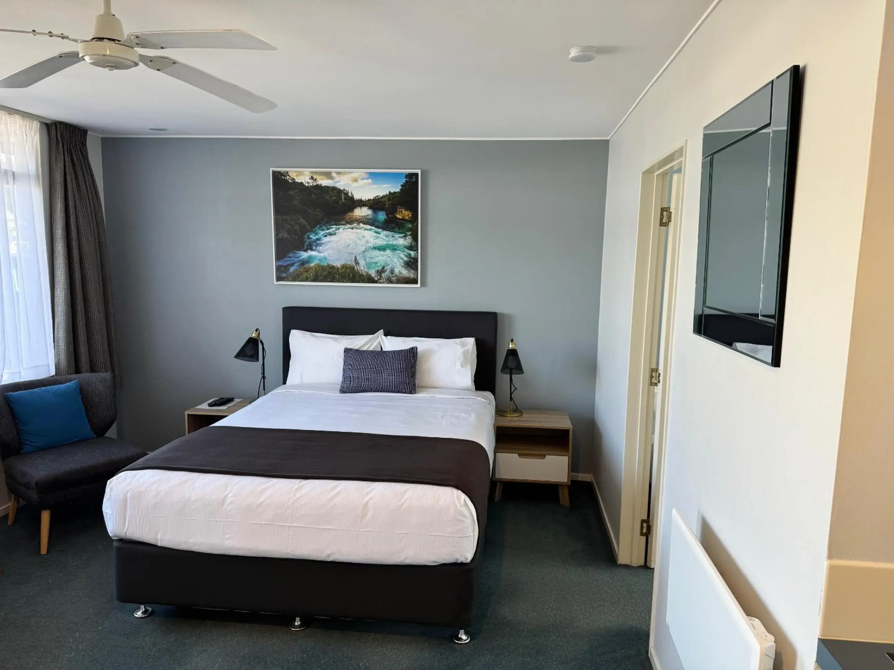 Superior One-Bedroom Suite in Academy Motor Inn Superior One-Bedroom Suite in Academy Motor Inn